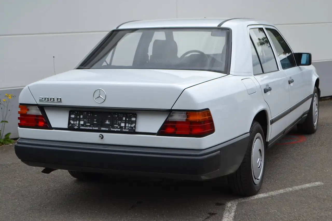 Mercedes-Benz E 200 Diesel*El. SSD*OLDTIMER*, foto 2