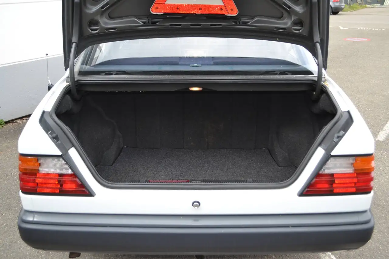 Mercedes-Benz E 200 Diesel*El. SSD*OLDTIMER*, foto 12