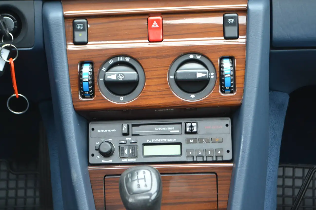 Mercedes-Benz E 200 Diesel*El. SSD*OLDTIMER*, foto 9