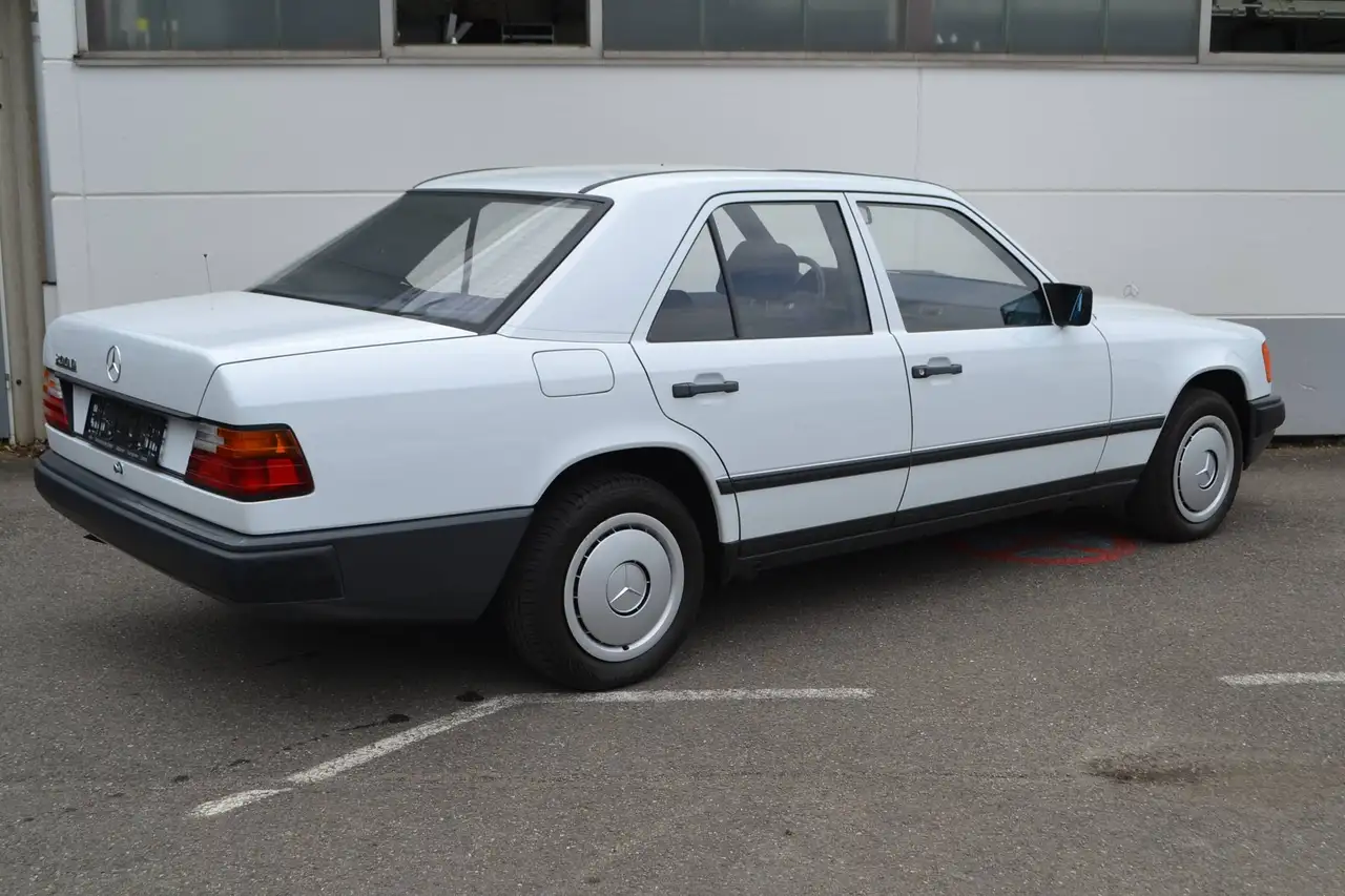 Mercedes-Benz E 200 Diesel*El. SSD*OLDTIMER*, foto 3