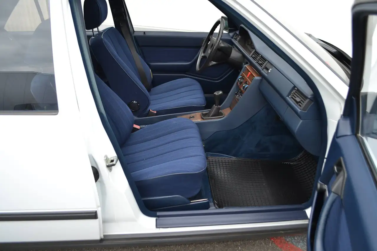 Mercedes-Benz E 200 Diesel*El. SSD*OLDTIMER*, foto 4