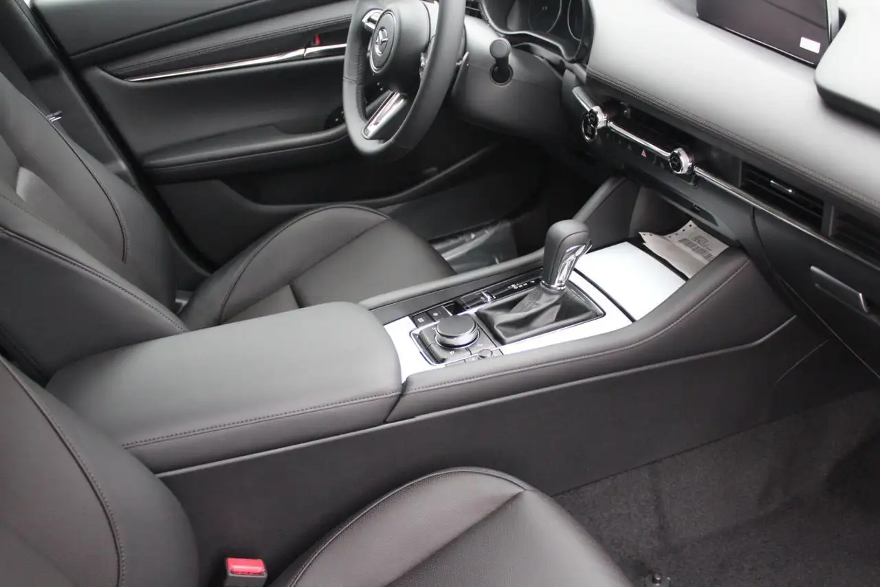 Mazda 3 снимка Mazda 3