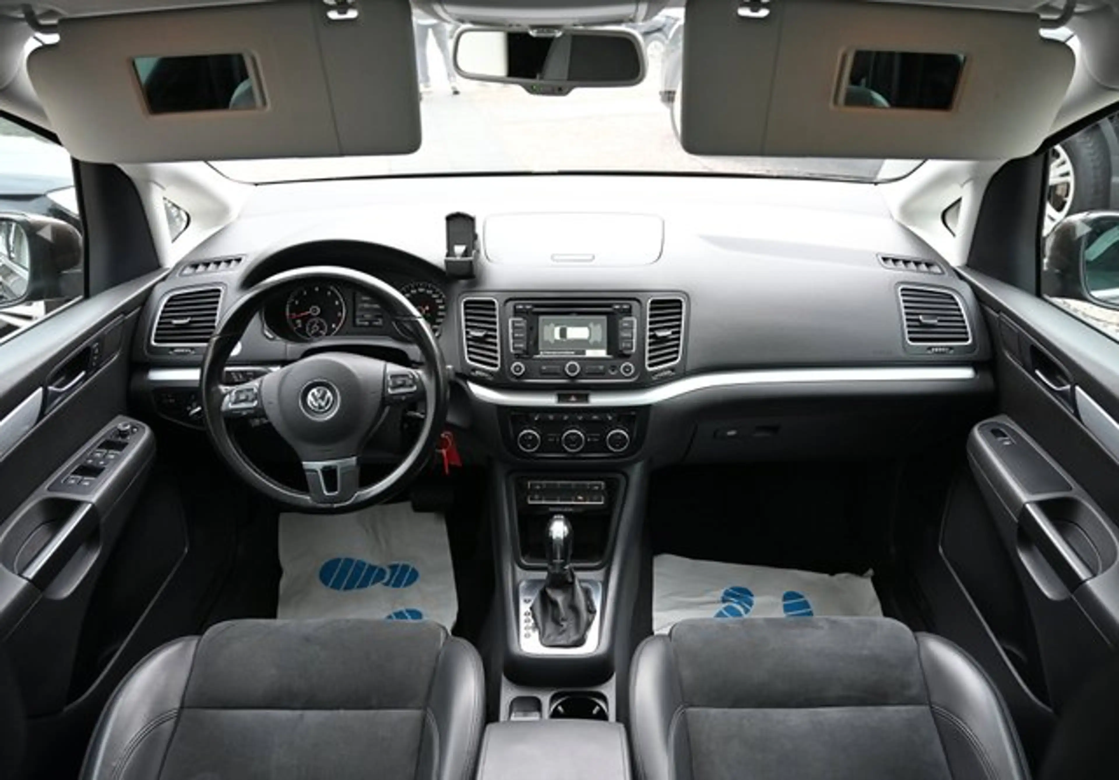 Volkswagen Sharan 2.0 TSI Highline 6SITZ*PANO*Navi*AHK* — photo 6