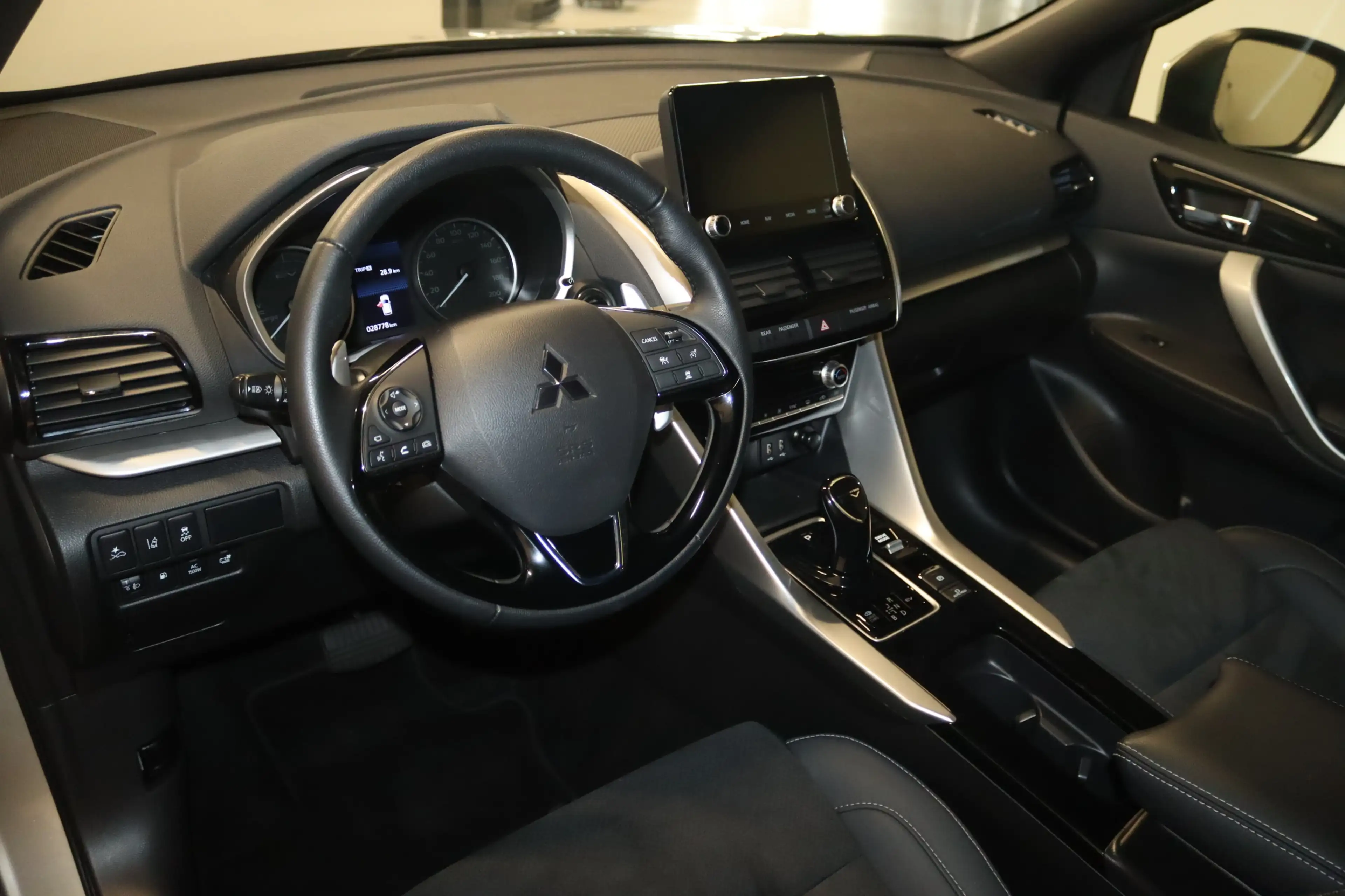 Mitsubishi Eclipse Cross Plus Select 4WD-360°-LED-4xSHZ-NAV — photo 9