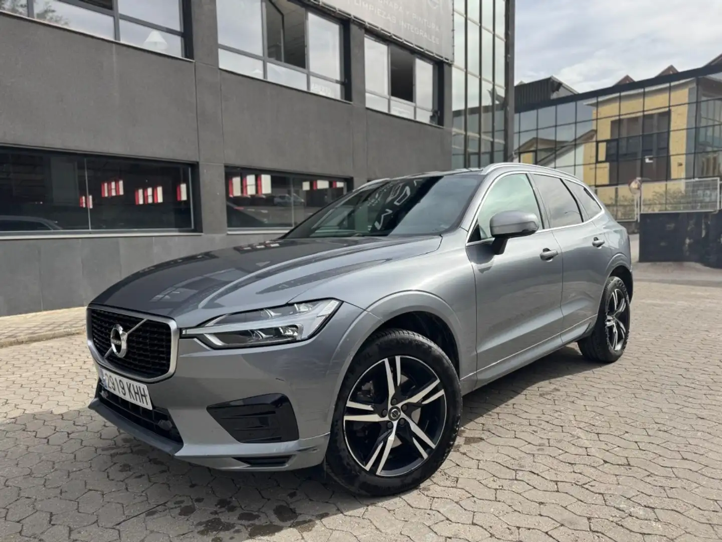 Volvo XC60 T5 R-Design AWD Aut. 250 Grijs - 2