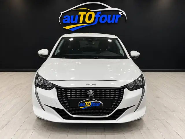 Peugeot 208 view 2