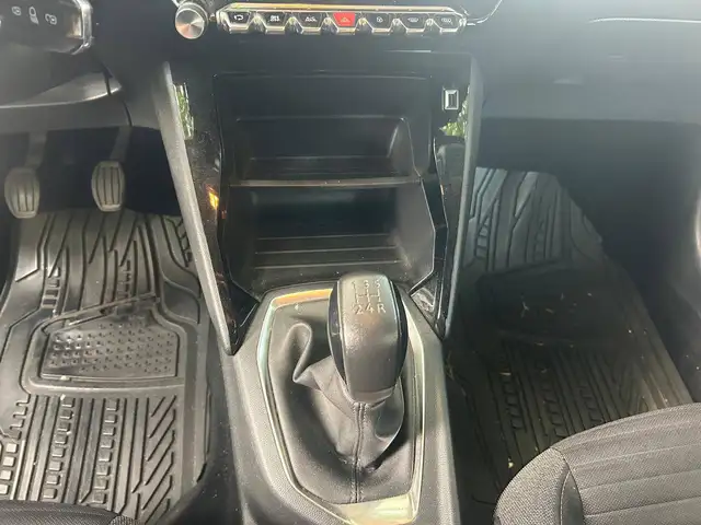 Peugeot 208 view 14