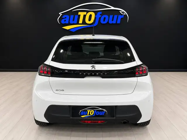 Peugeot 208 view 5