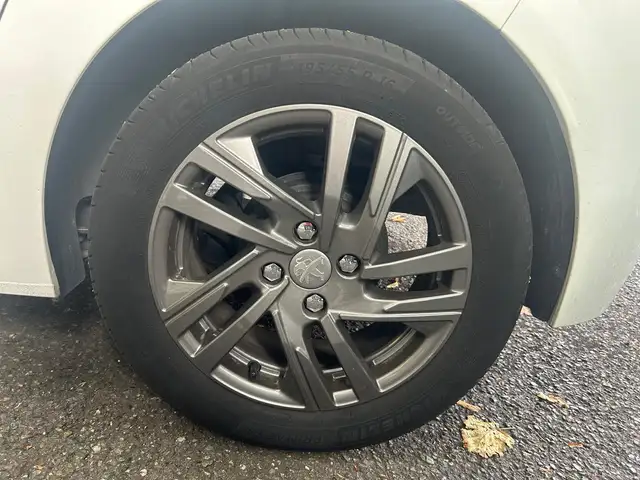 Peugeot 208 view 15