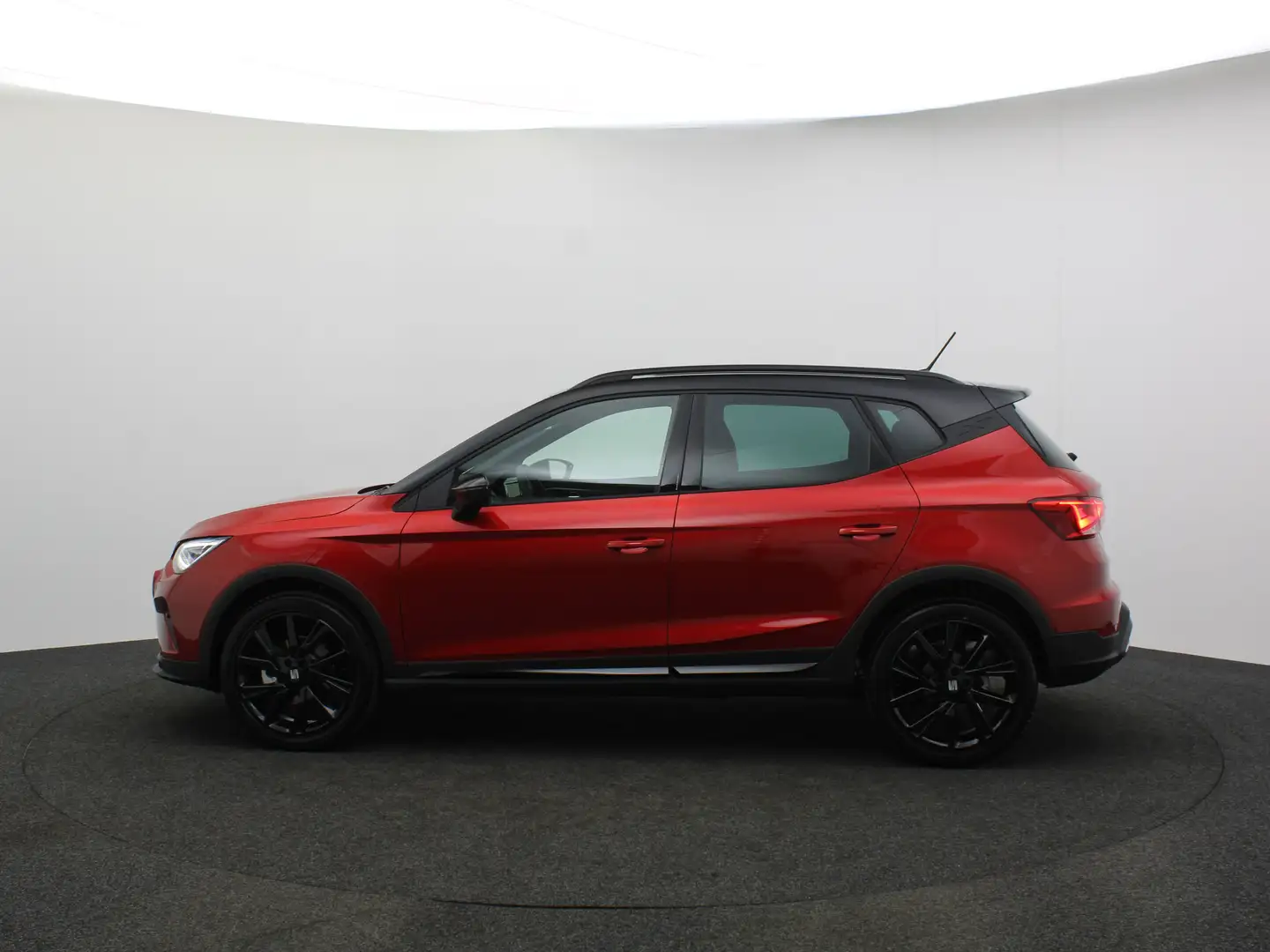 SEAT Arona 1.0 TSI 115pk FR Business Connect 2.000,- inruilpr Rood - 2