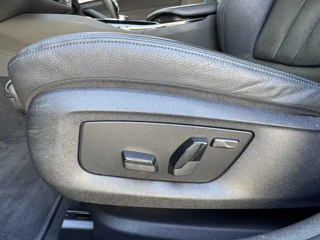 BMW 5 Series view 9