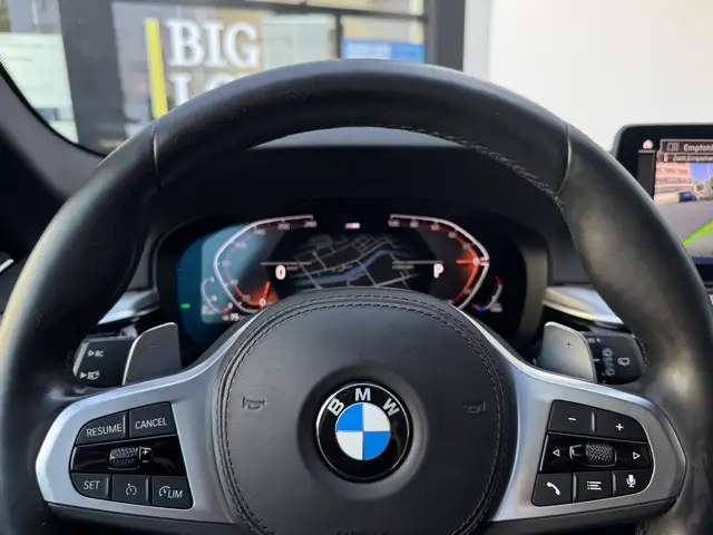 BMW 5 Series view 14
