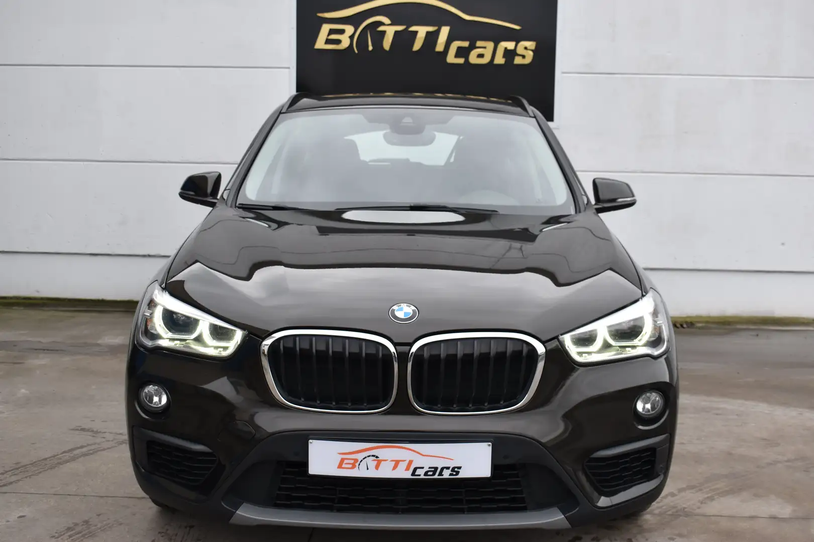 BMW X1 sDrive16d* Zetelverwarming* Navi* Camera* Trekhaak Noir - 2