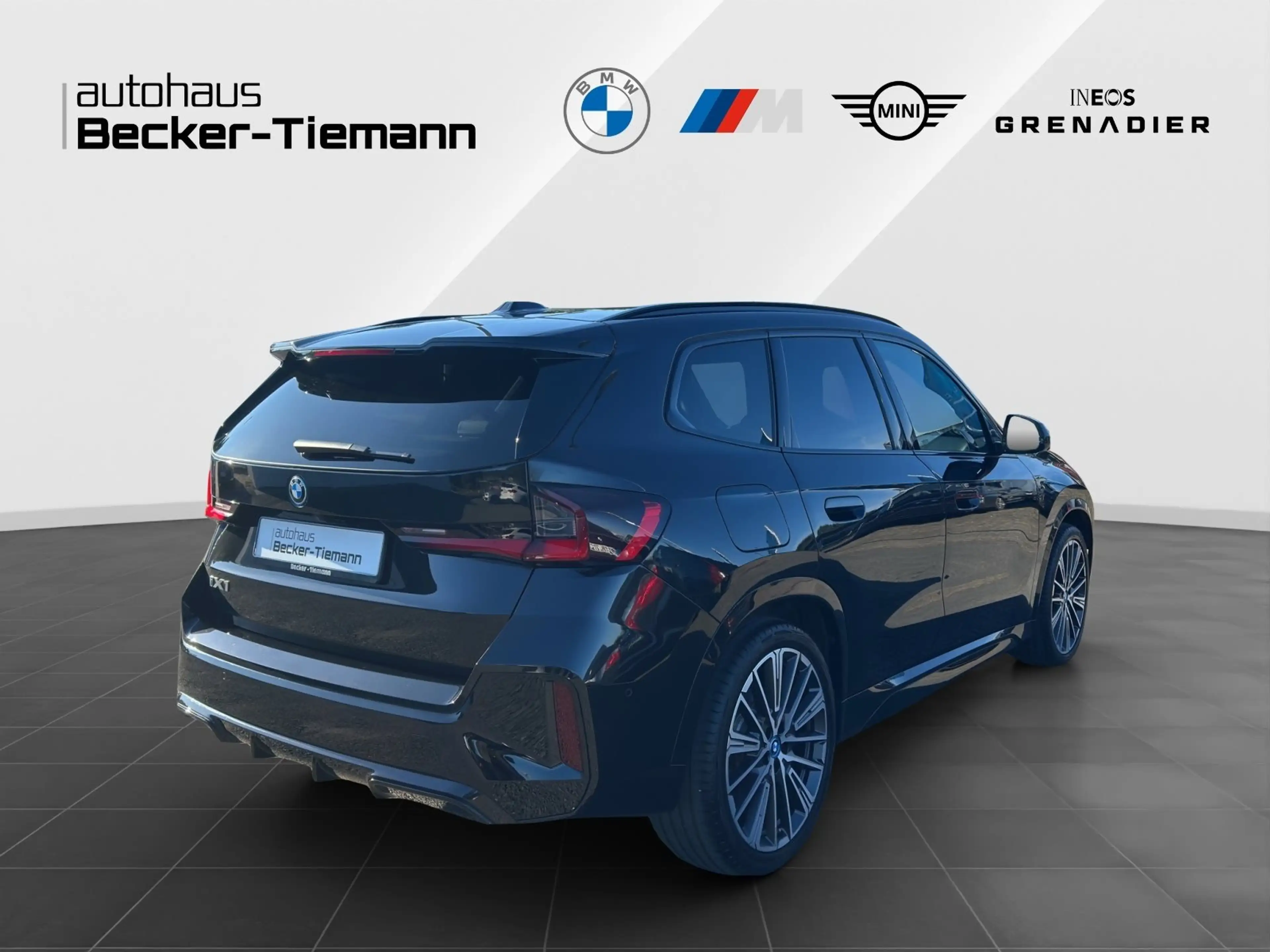 BMW iX 1 xDrive30 M Sport AHK | Memory | Panorama | LED | — photo 6