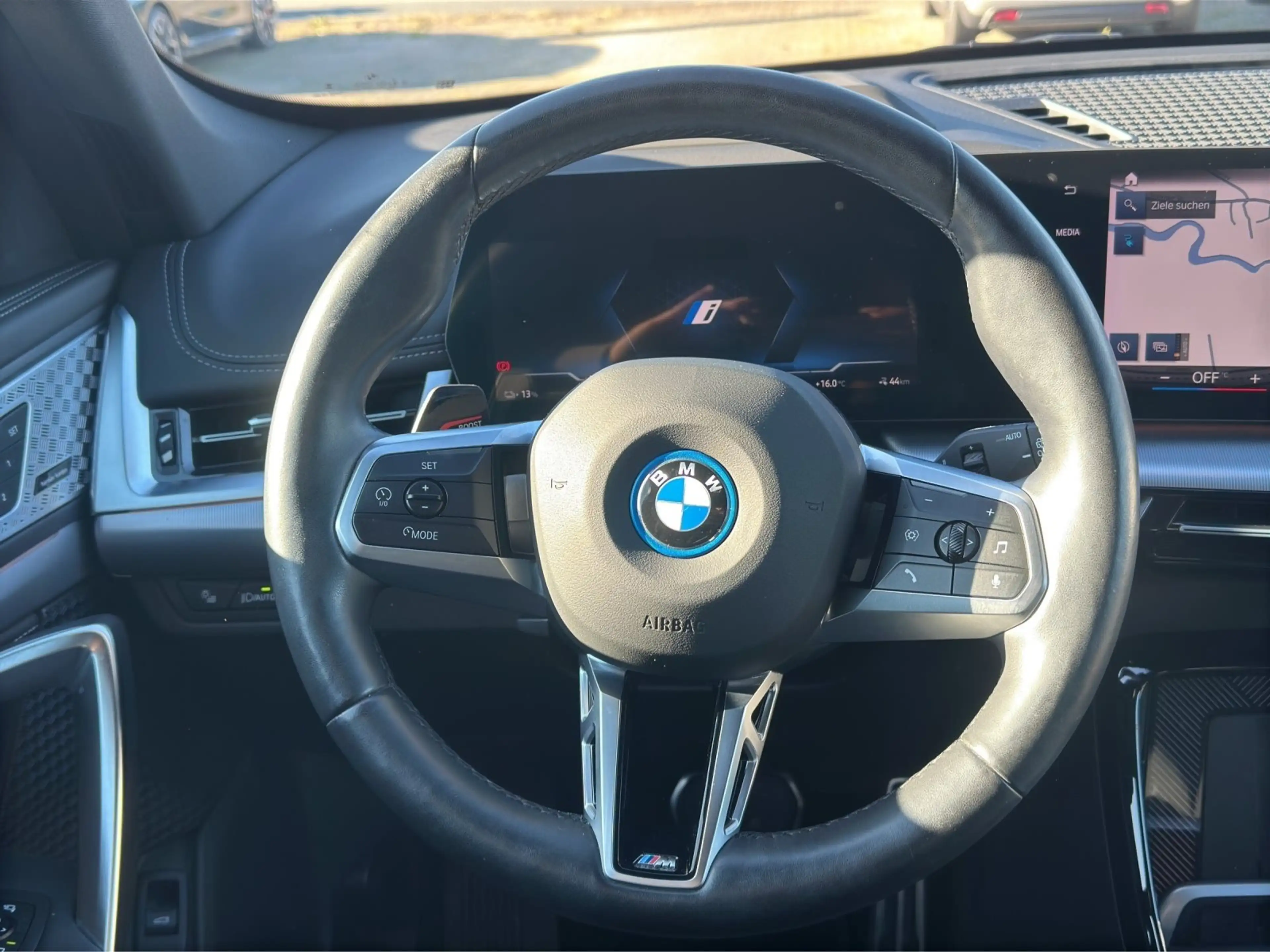 BMW iX 1 xDrive30 M Sport AHK | Memory | Panorama | LED | — photo 15