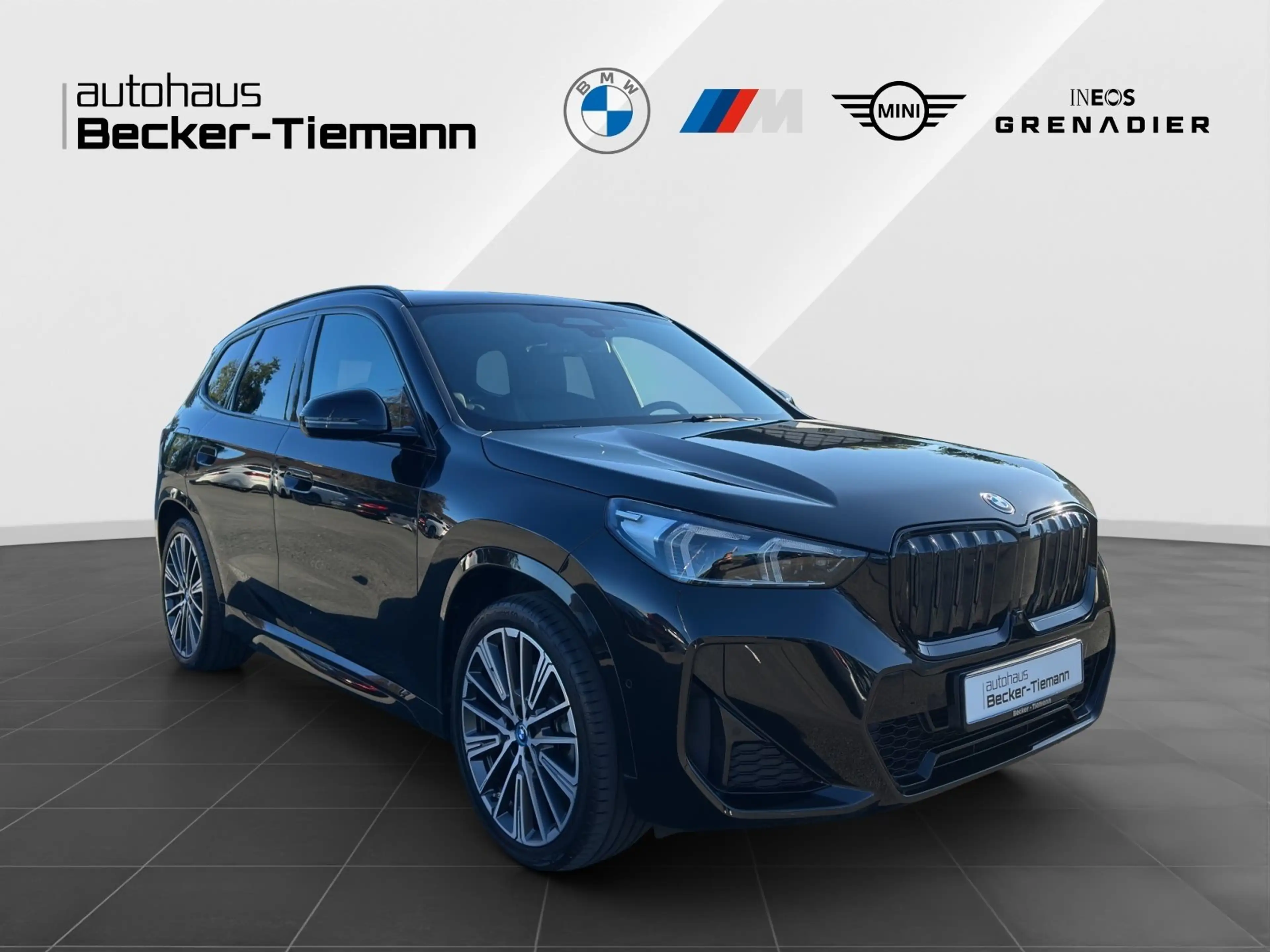BMW iX 1 xDrive30 M Sport AHK | Memory | Panorama | LED | — photo 7