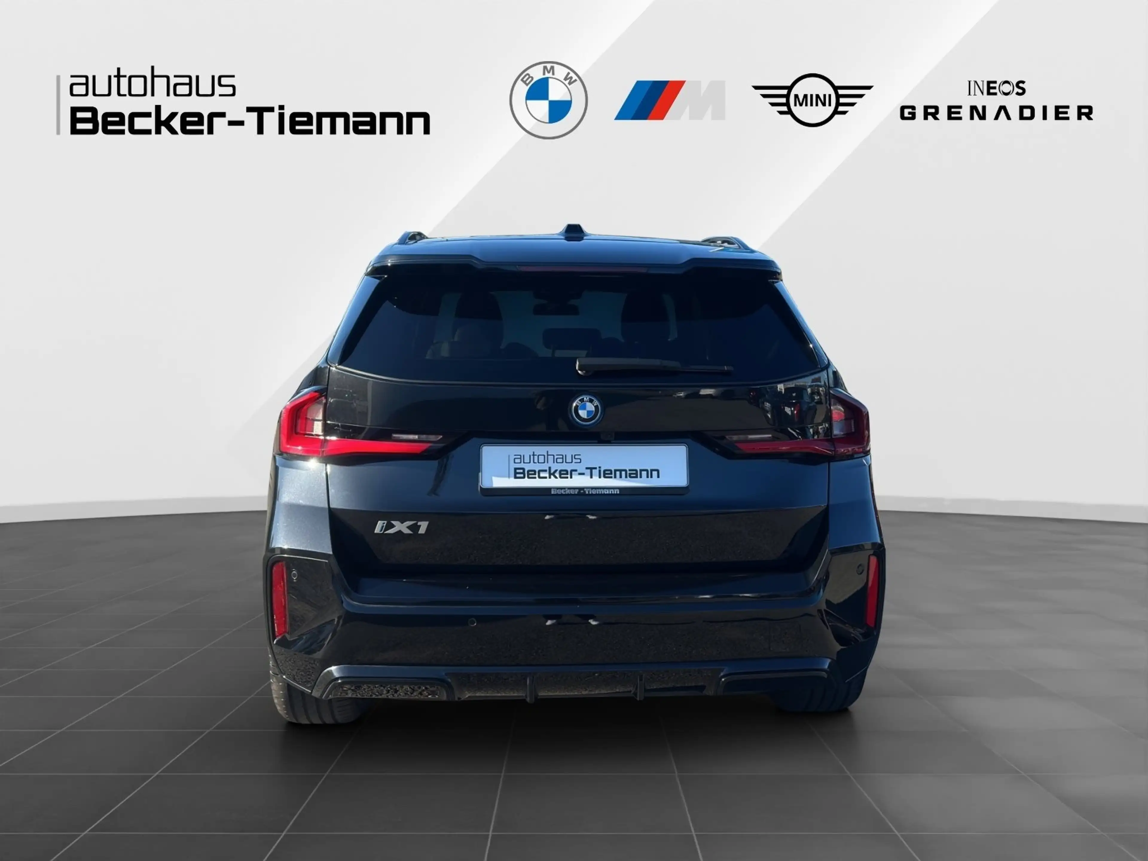 BMW iX 1 xDrive30 M Sport AHK | Memory | Panorama | LED | — photo 5