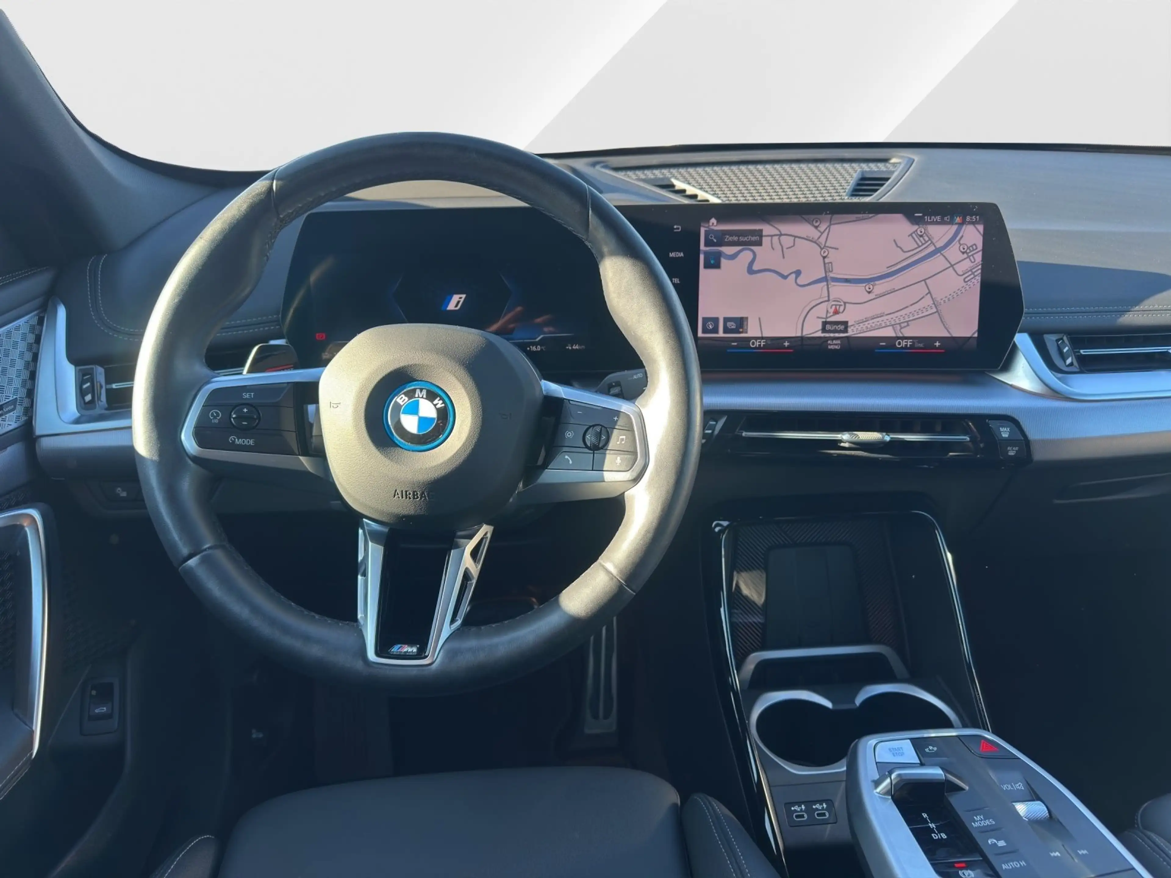 BMW iX 1 xDrive30 M Sport AHK | Memory | Panorama | LED | — photo 14