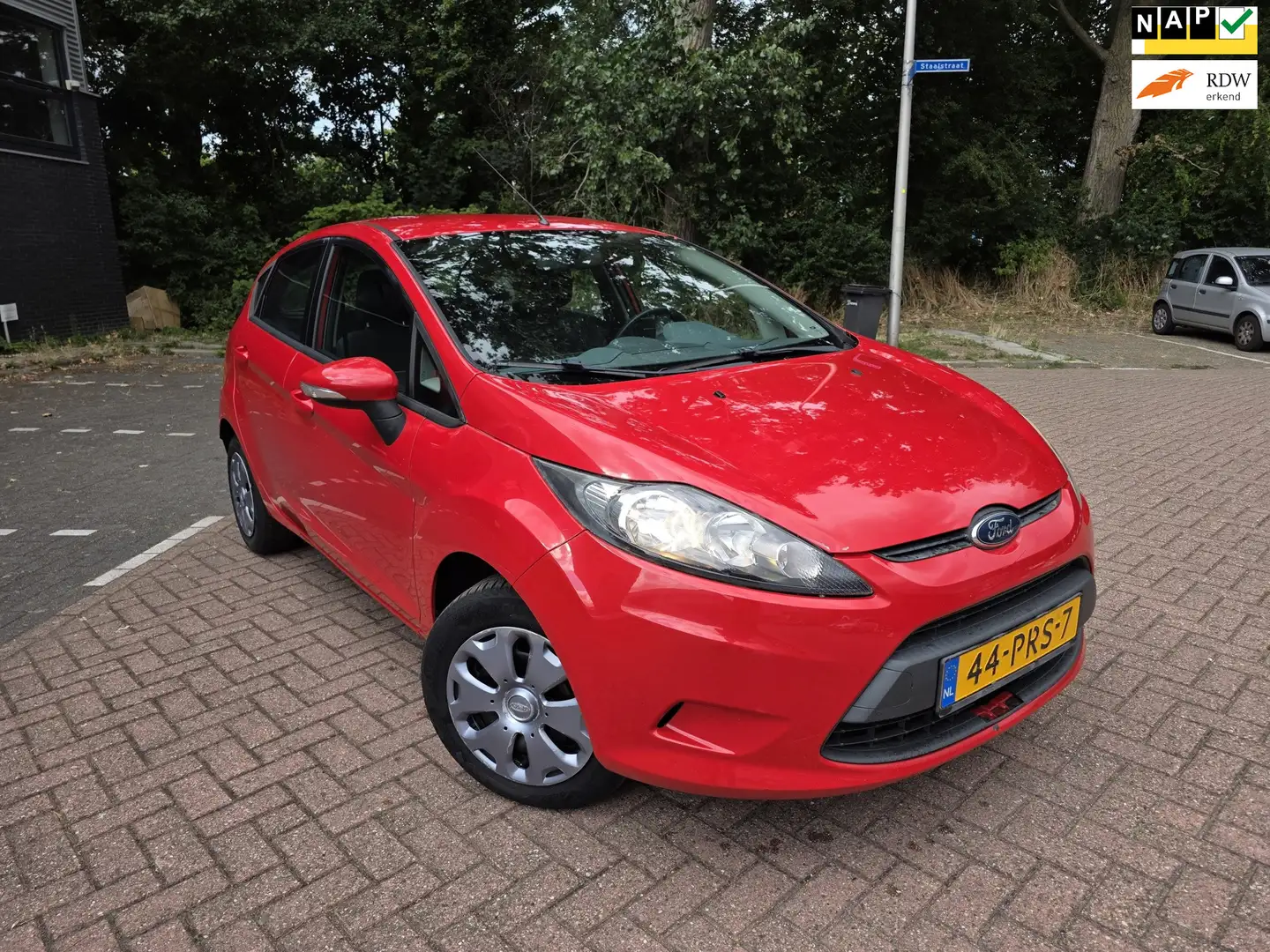 Ford Fiesta 1.6 TDCi ECOnetic 1e eigenaar 5DR AIRCO Rood - 1