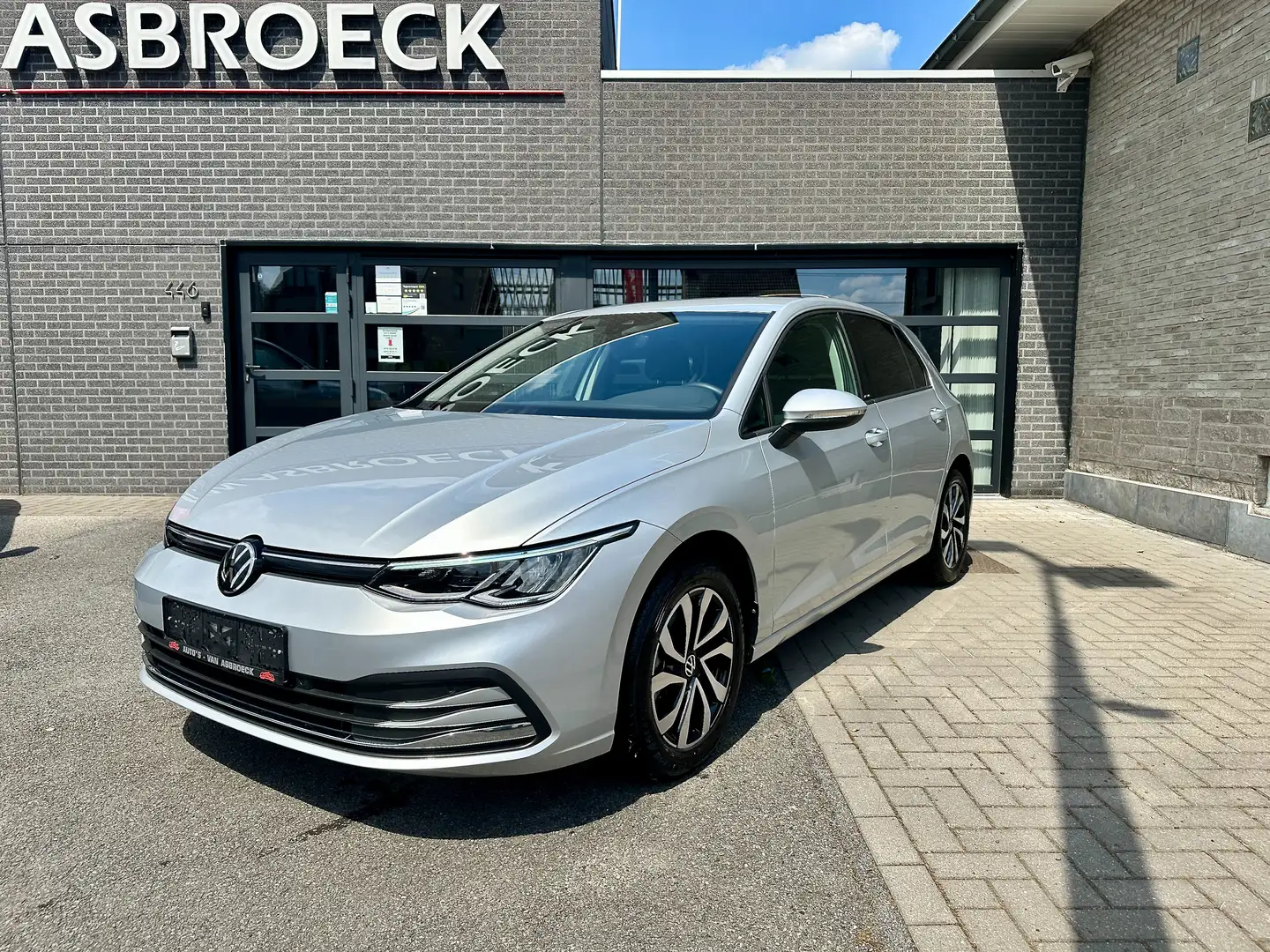 Volkswagen Golf 1.0 eTSI Active DSG MHybrid * GPS * APP * LED * Zilver - 1