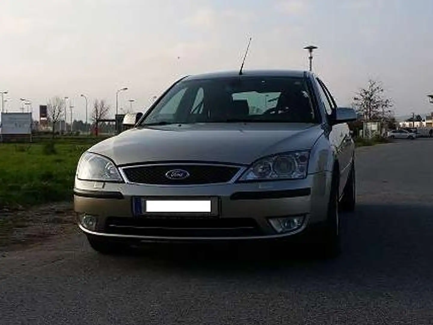 Ford Mondeo Mondeo Sport 2,5 V6 Sport Grau - 2