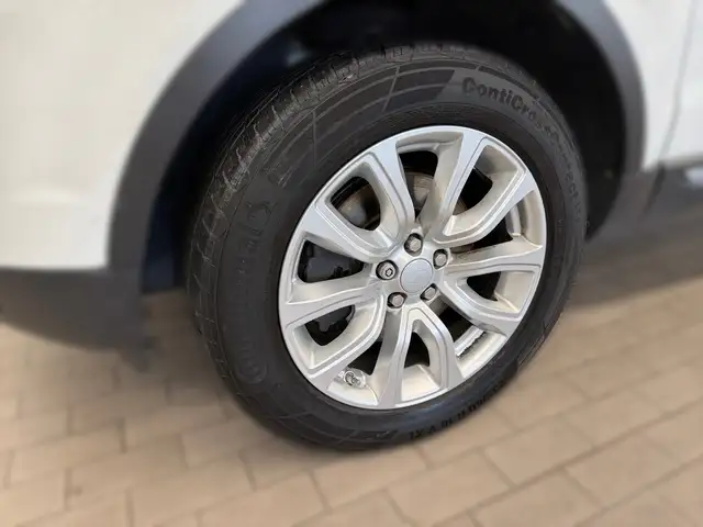 Land Rover Range Rover Evoque view 3