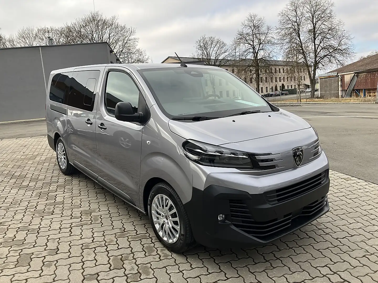 Peugeot Expert Kombi BlueHDi 180 Lang EAT8 9 Sitze Silber - 2