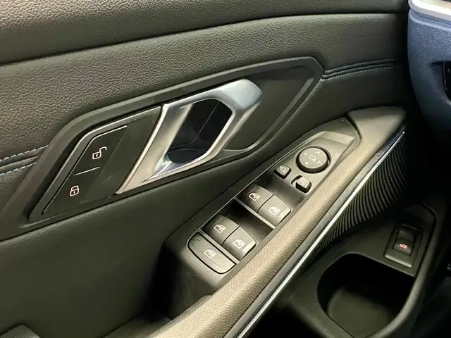 BMW 318 view 14