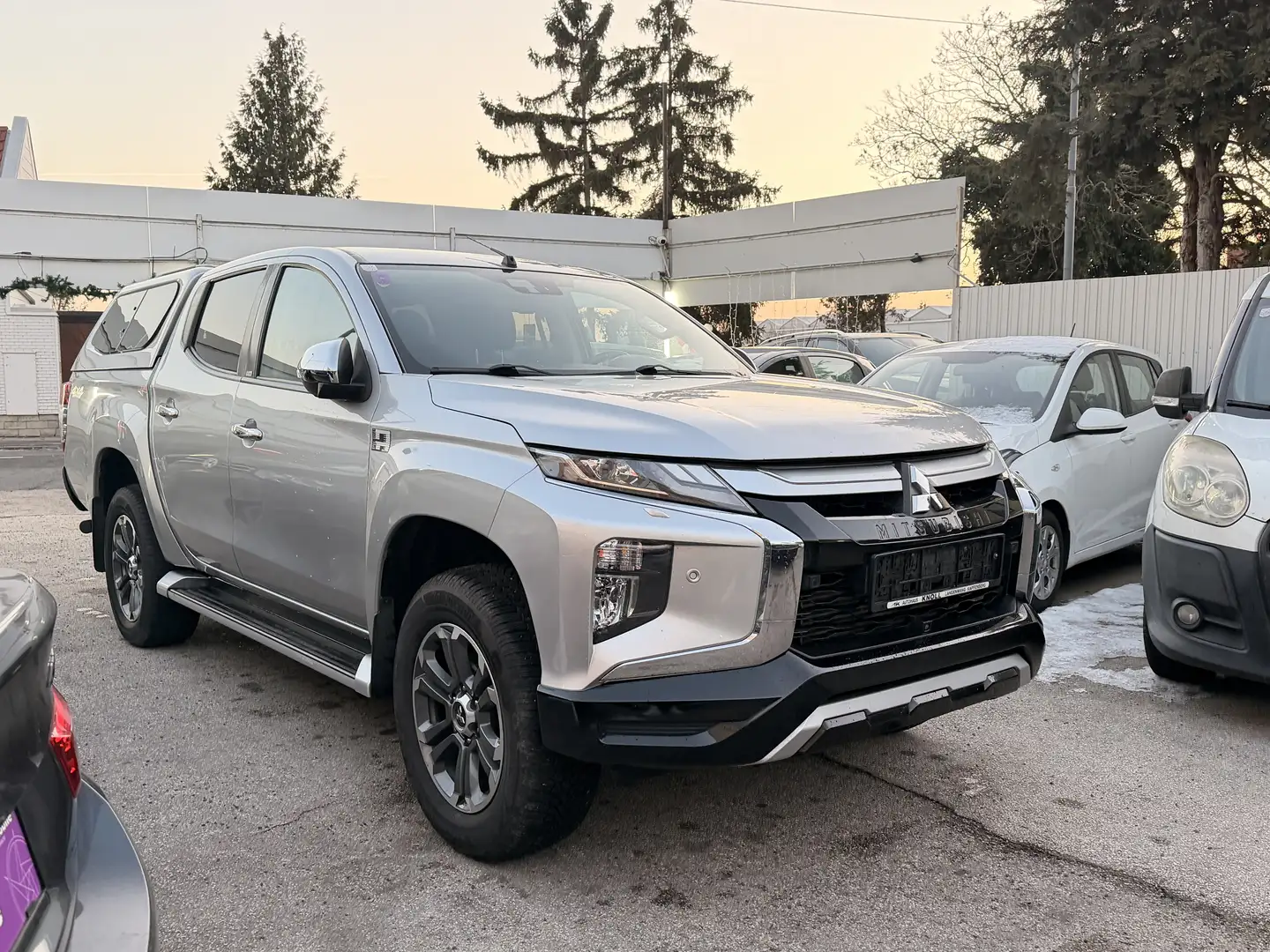 Mitsubishi L200 MITSUBISHI L 200 2,2 DI-D HP ••4WD Doppelkabine Di - 1