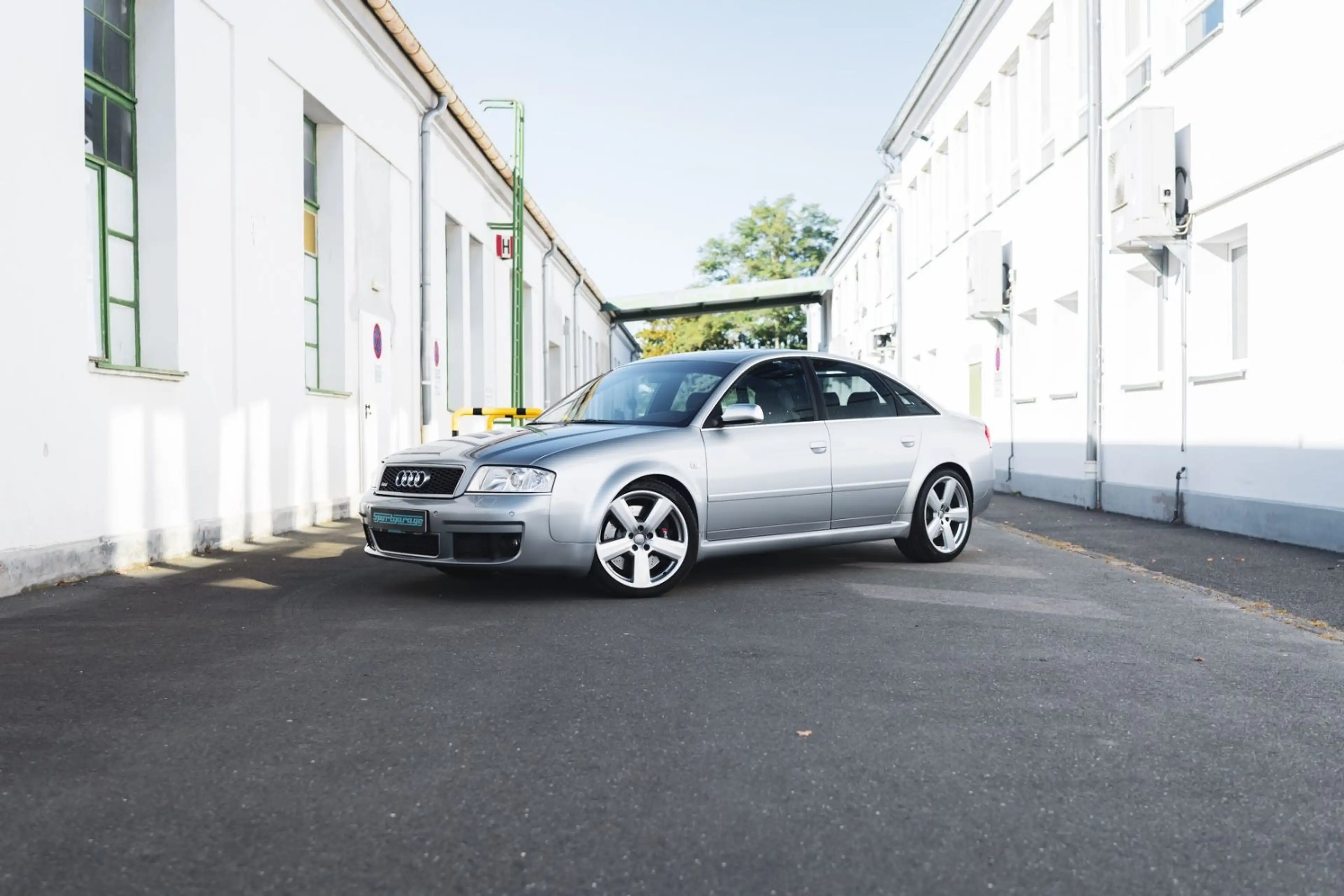 Audi RS6 4.2 Quattro *Limousine / Erstlack* — photo 11