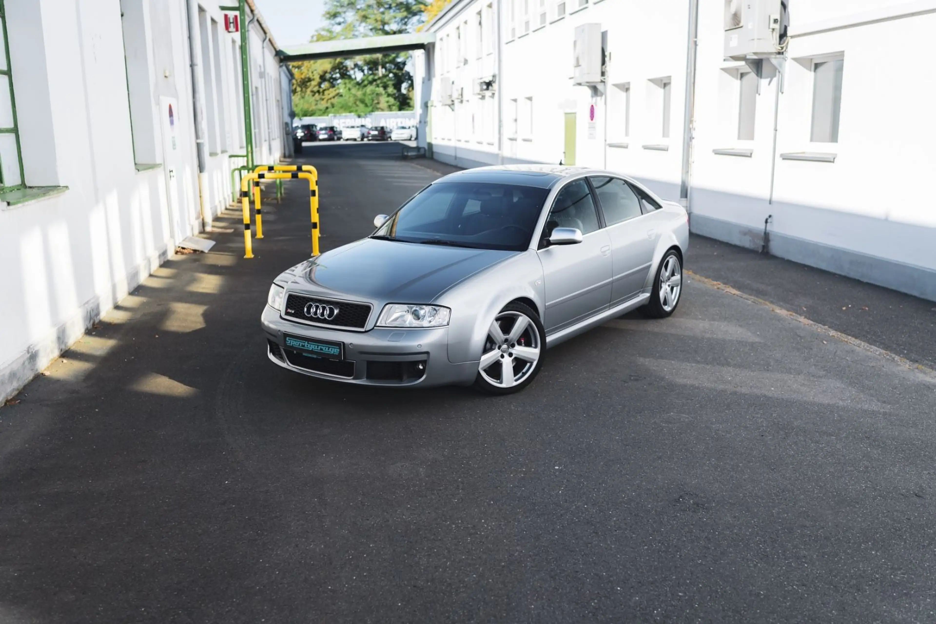 Audi RS6 4.2 Quattro *Limousine / Erstlack* — photo 13