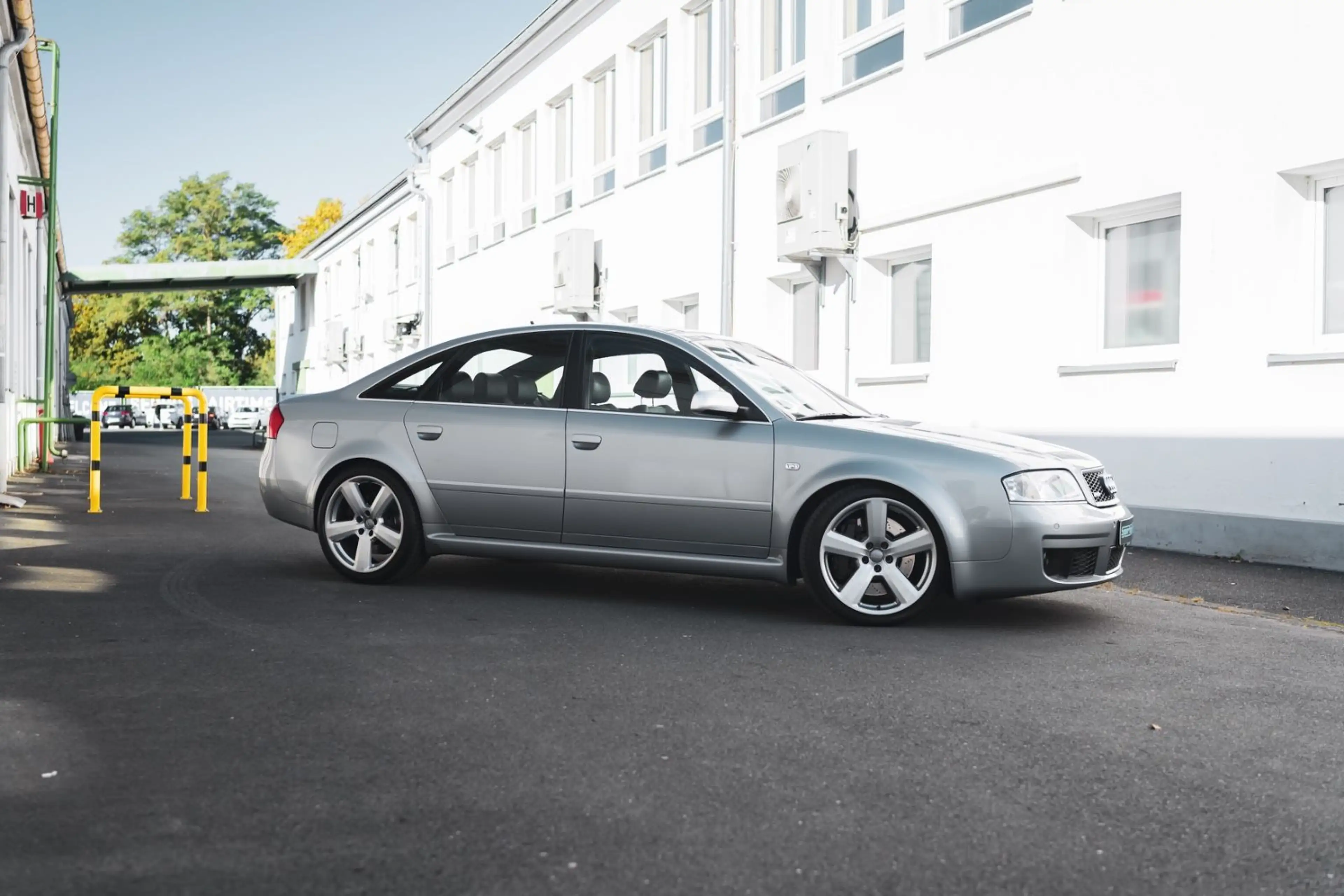 Audi RS6 4.2 Quattro *Limousine / Erstlack* — photo 3