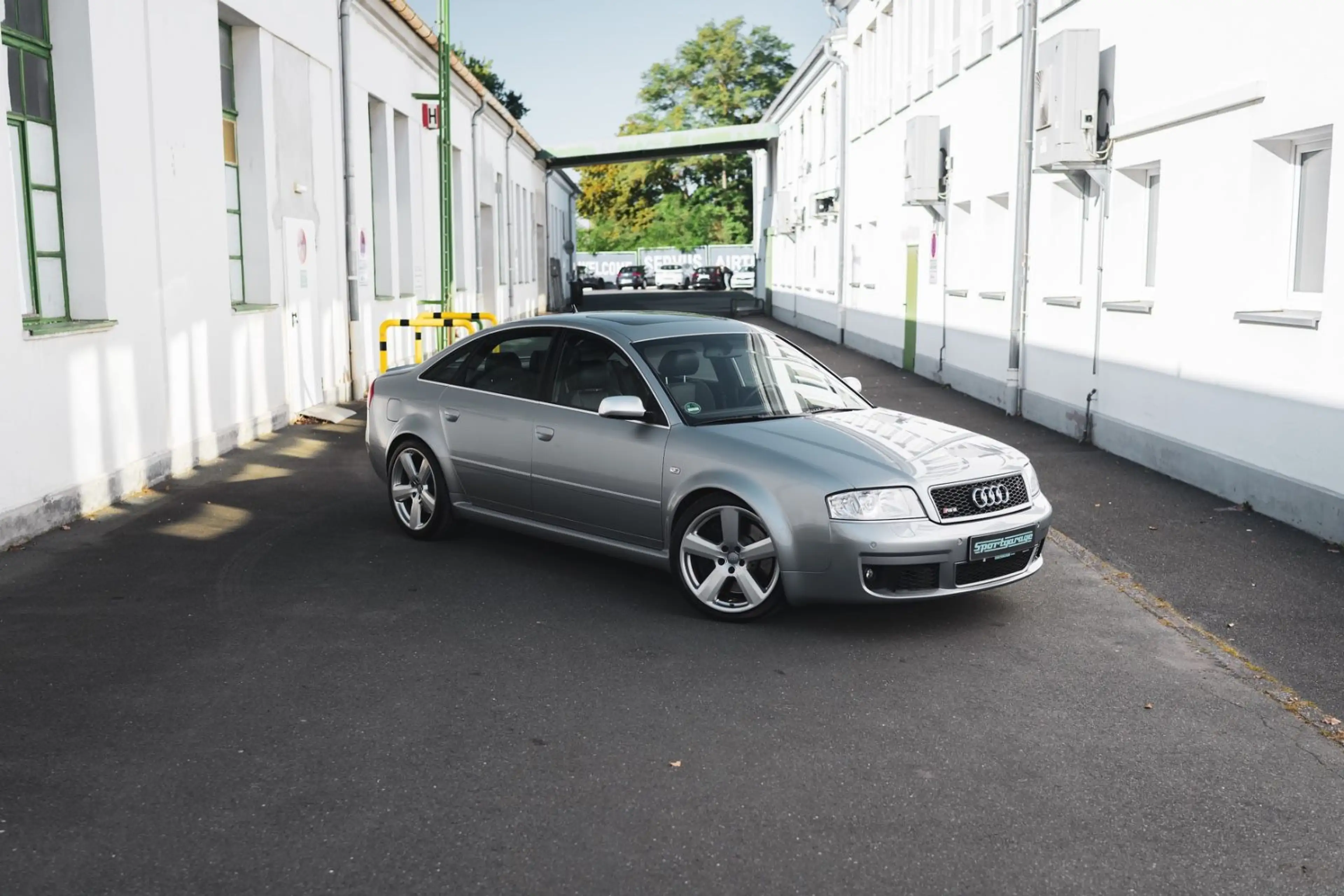 Audi RS6 4.2 Quattro *Limousine / Erstlack* — photo 2