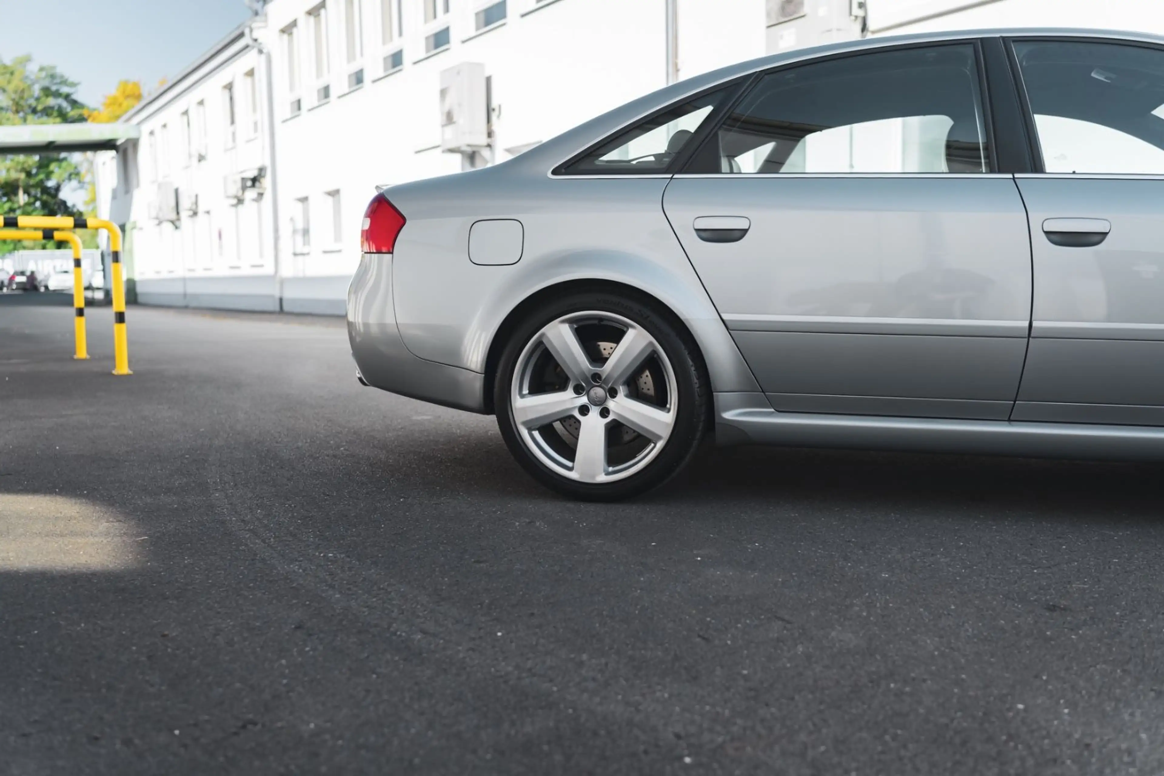 Audi RS6 4.2 Quattro *Limousine / Erstlack* — photo 5