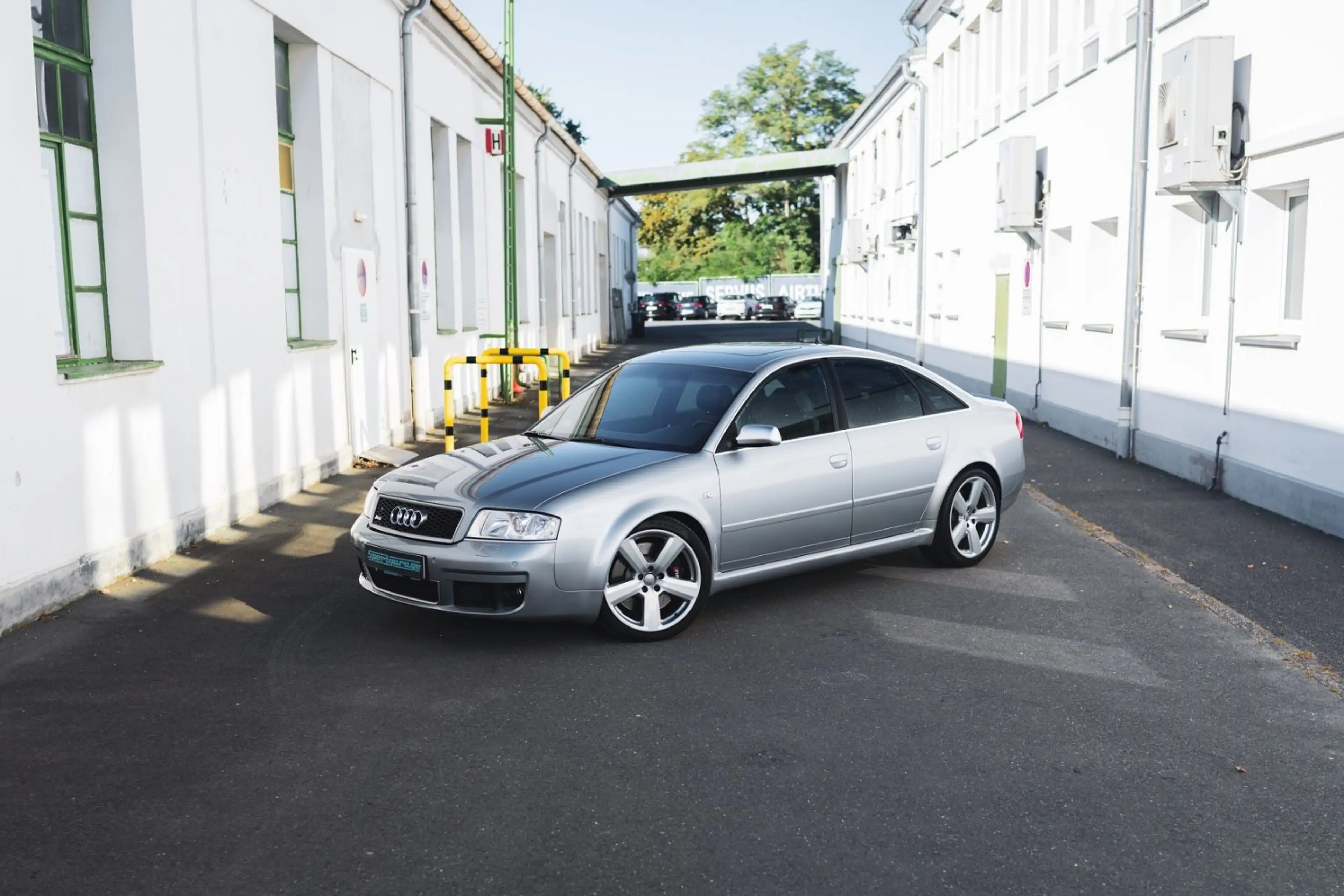 Audi RS6 4.2 Quattro *Limousine / Erstlack* — photo 12