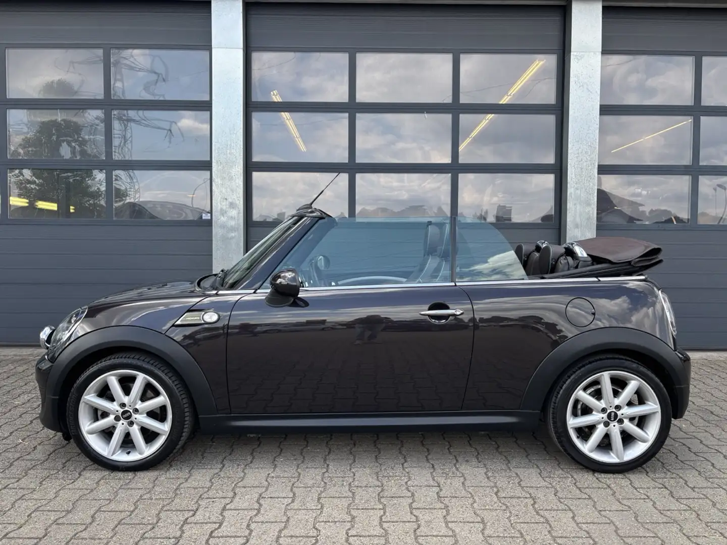 MINI Cooper S Cabrio Mini 1.6 184pk Automaat Chili by Highgate Bruin - 2