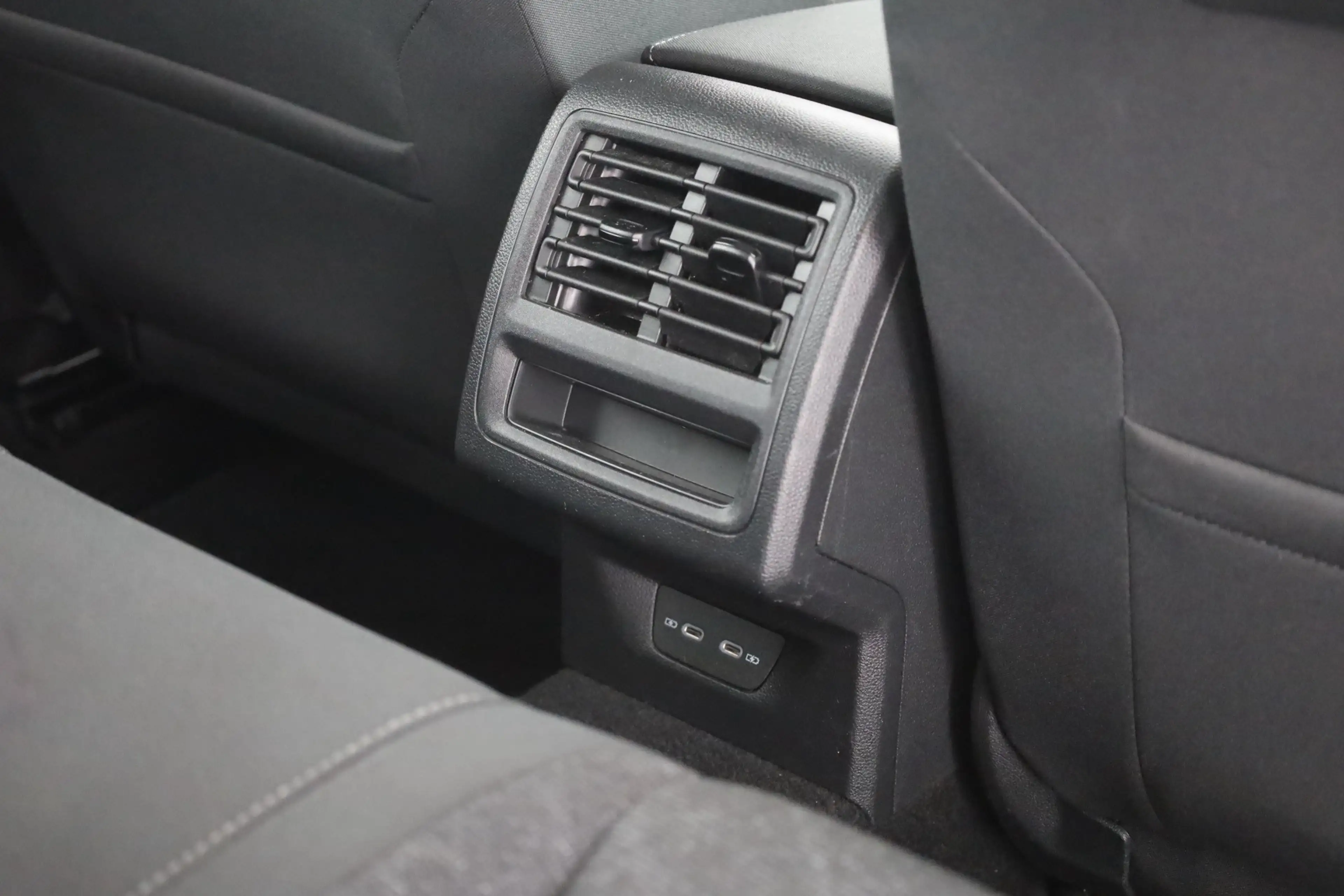 Volkswagen Golf VIII 2.0 TDI Life LED Sitzheizung ACC — photo 23