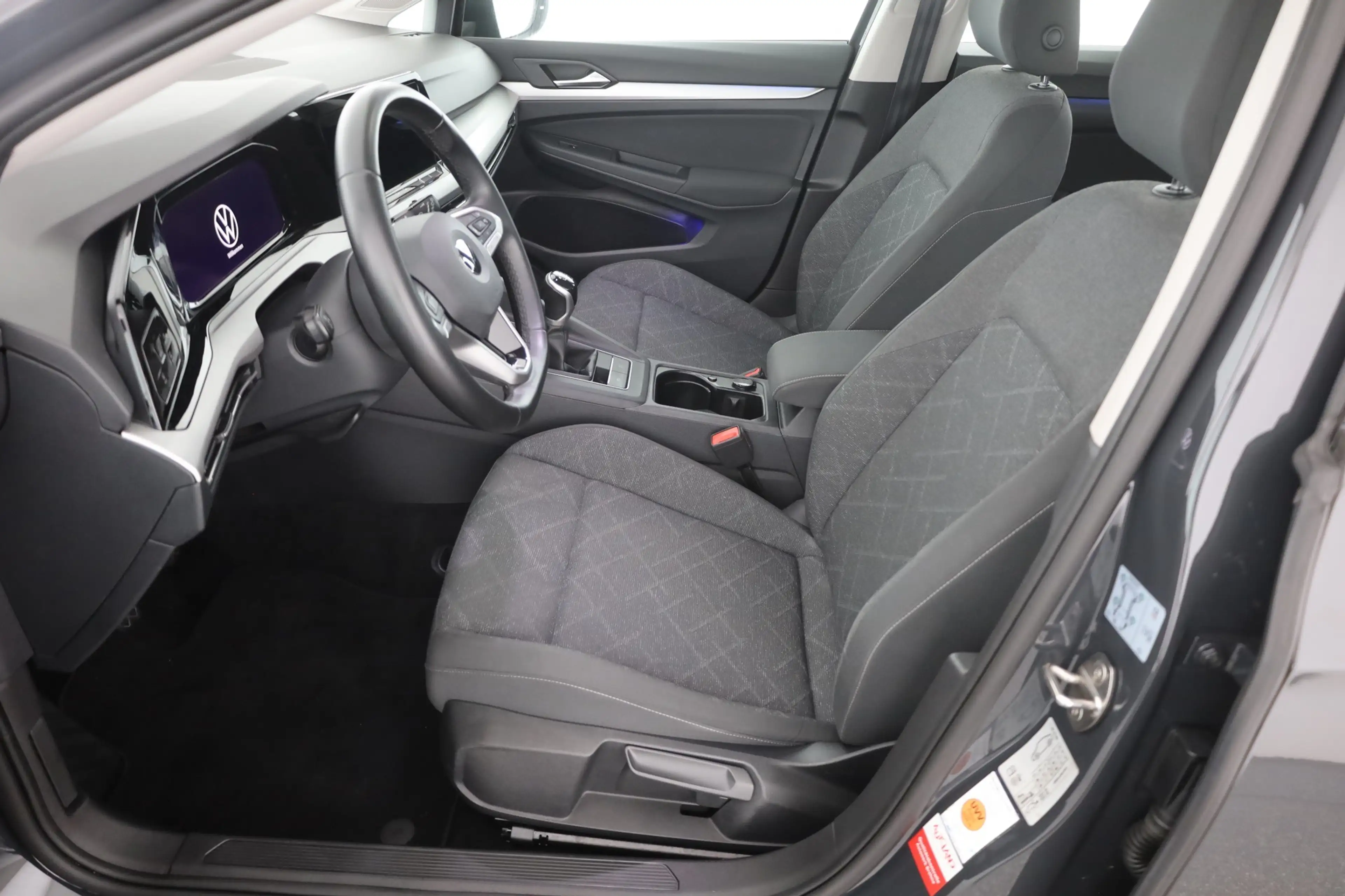 Volkswagen Golf VIII 2.0 TDI Life LED Sitzheizung ACC — photo 19