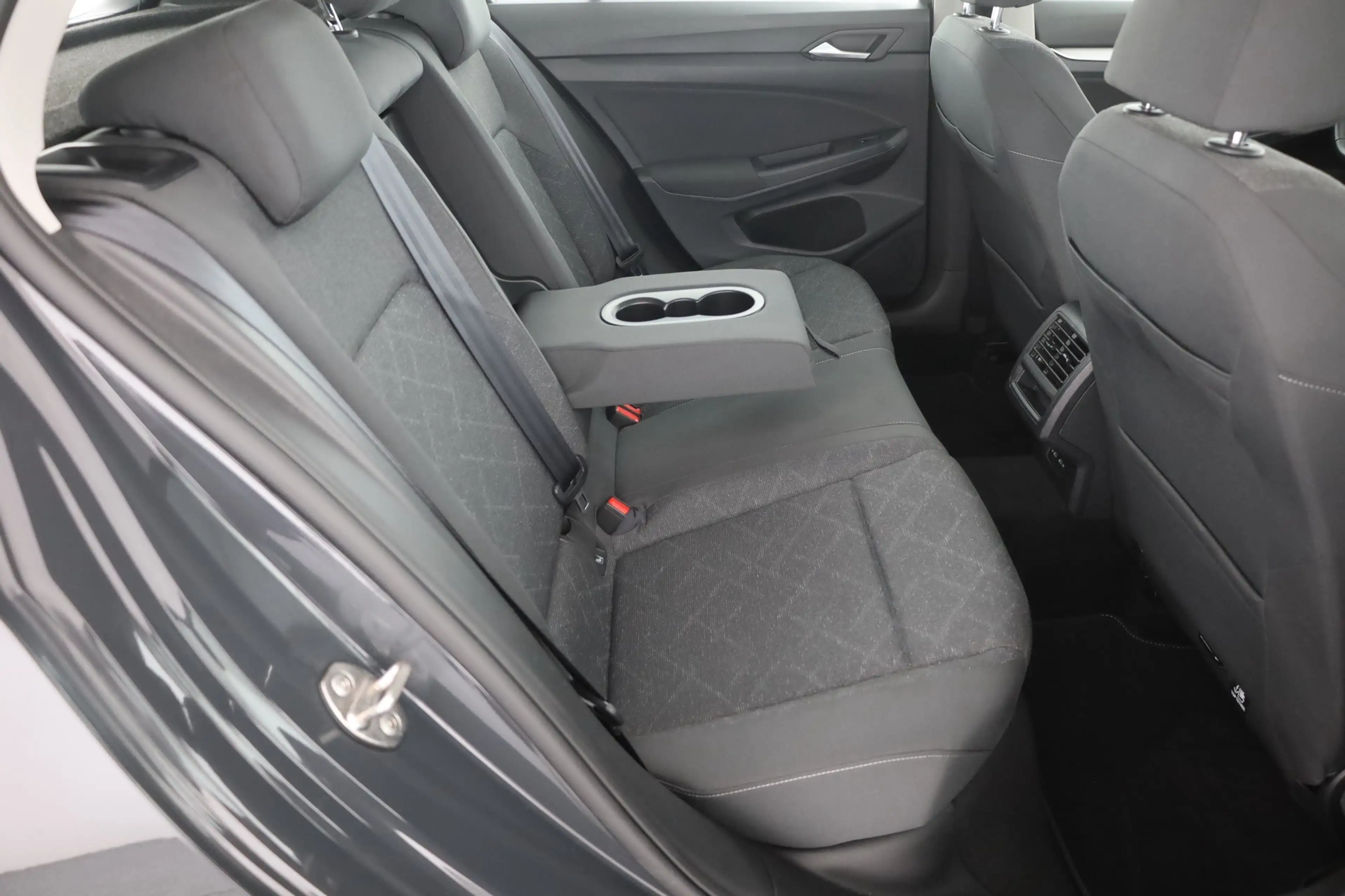 Volkswagen Golf VIII 2.0 TDI Life LED Sitzheizung ACC — photo 21
