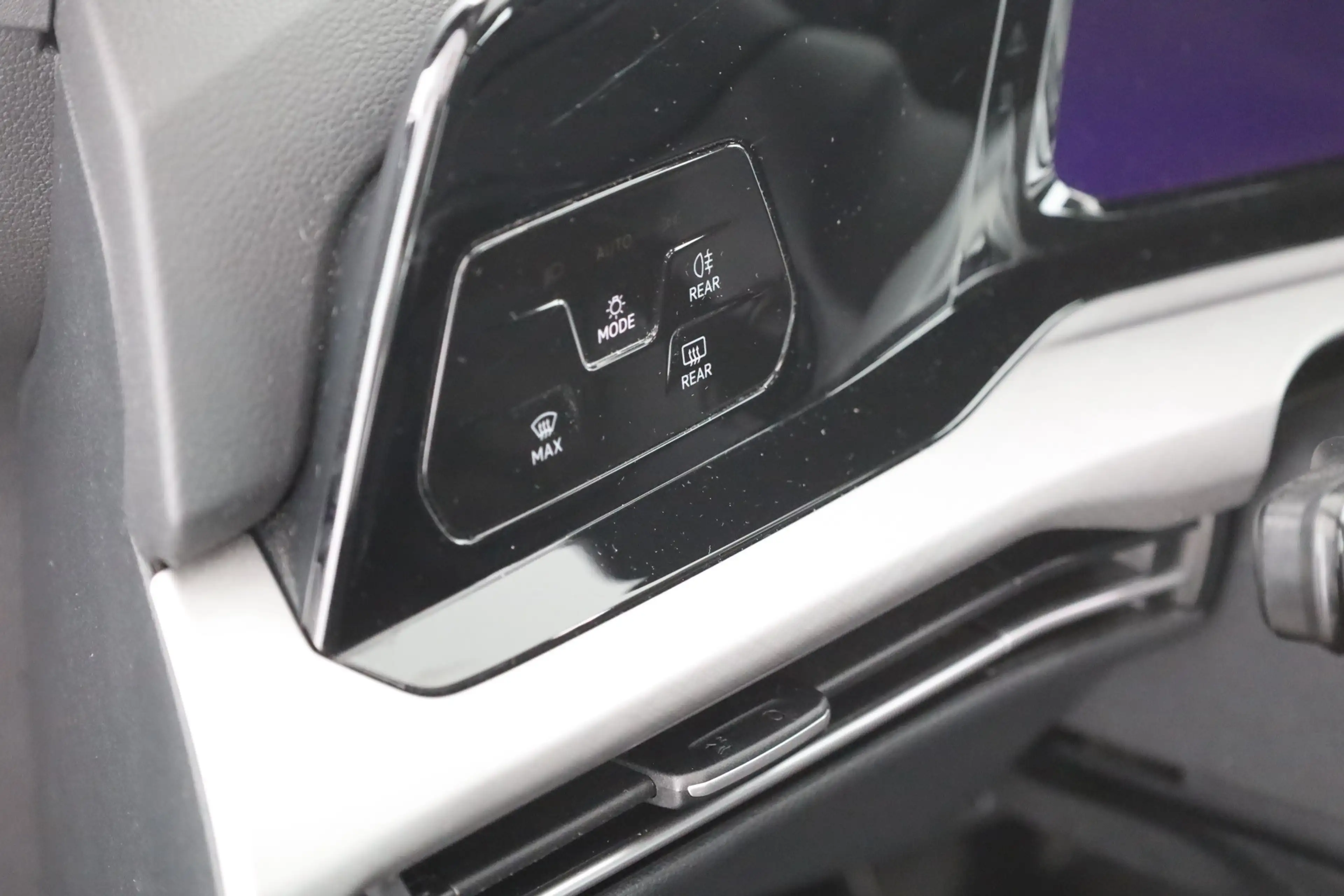 Volkswagen Golf VIII 2.0 TDI Life LED Sitzheizung ACC — photo 17