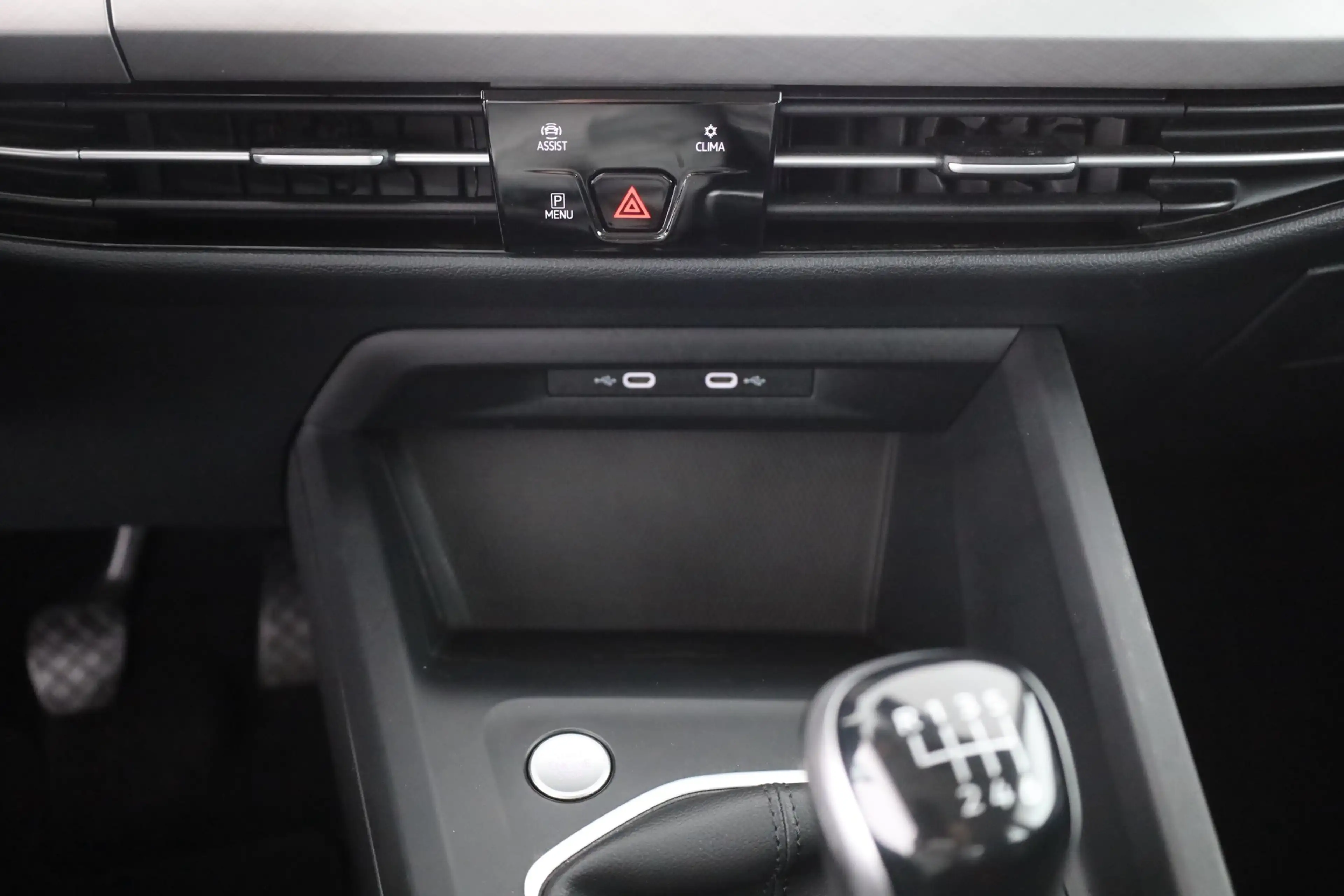 Volkswagen Golf VIII 2.0 TDI Life LED Sitzheizung ACC — photo 15
