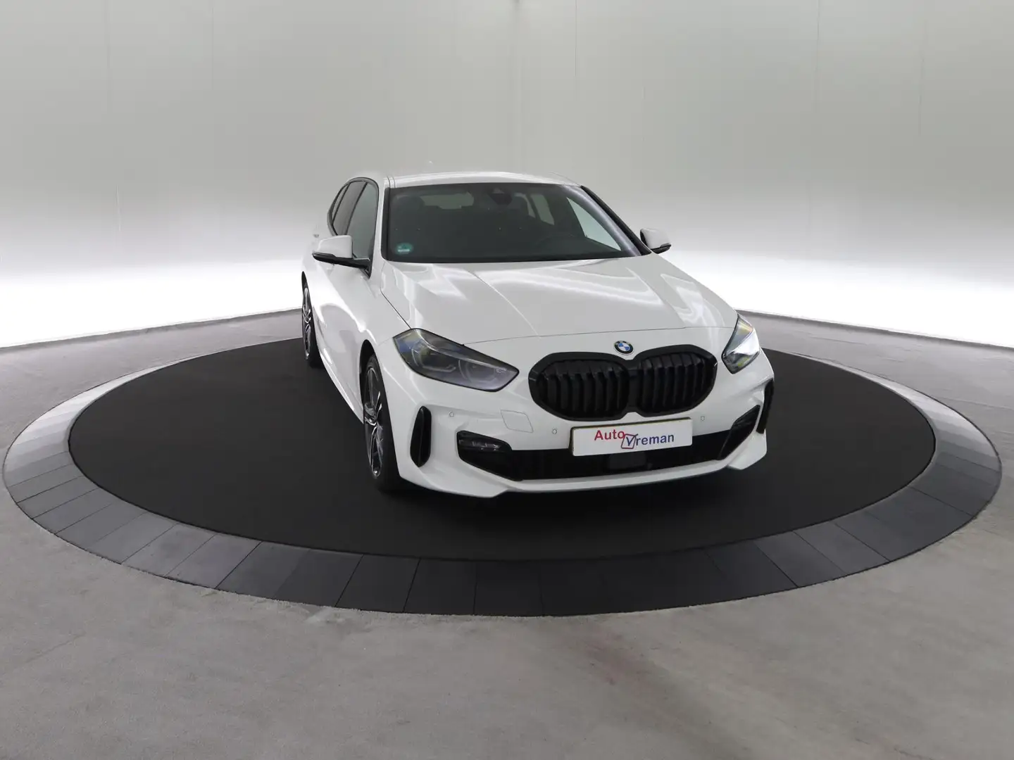 BMW 118 1-serie 118i Aut. -M Sport/HK Audio/18"- Weiß - 2