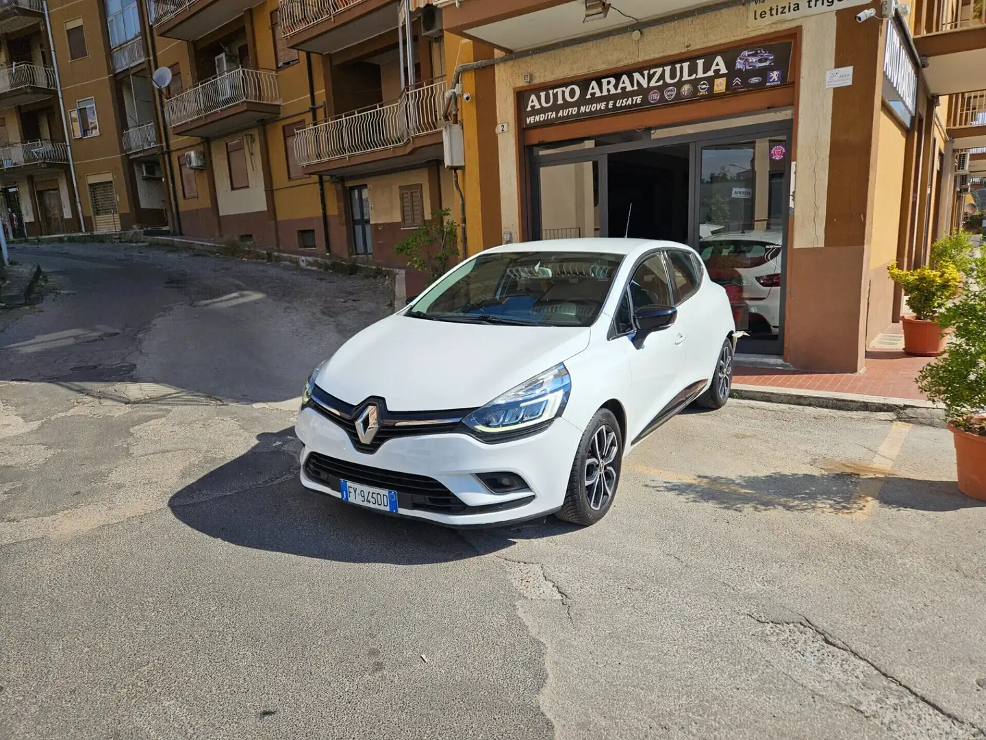 Renault Clio Clio dCi 8V 75 CV 5 porte Moschino Intens Blanc - 2