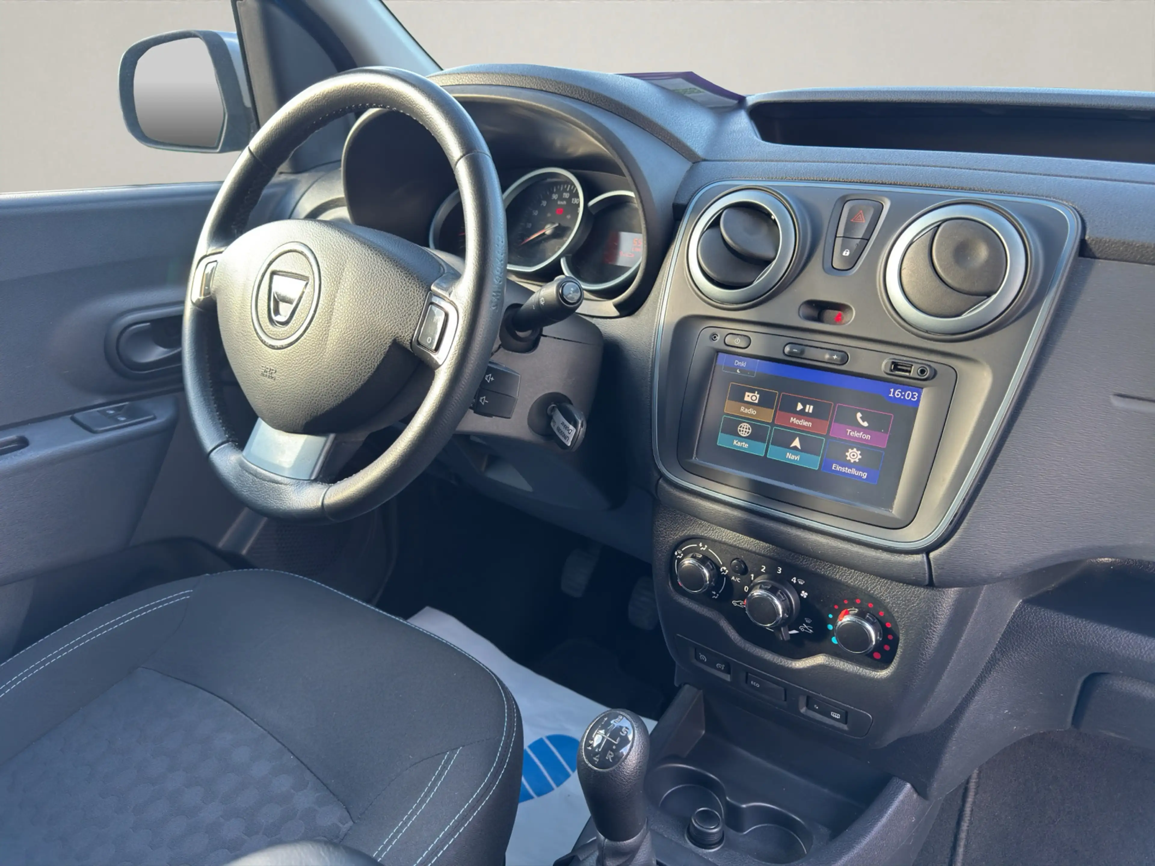 Dacia Dokker Stepway Celebration~SHZ~NAVIGATION~TEMPOM~R-KAMERA — photo 11