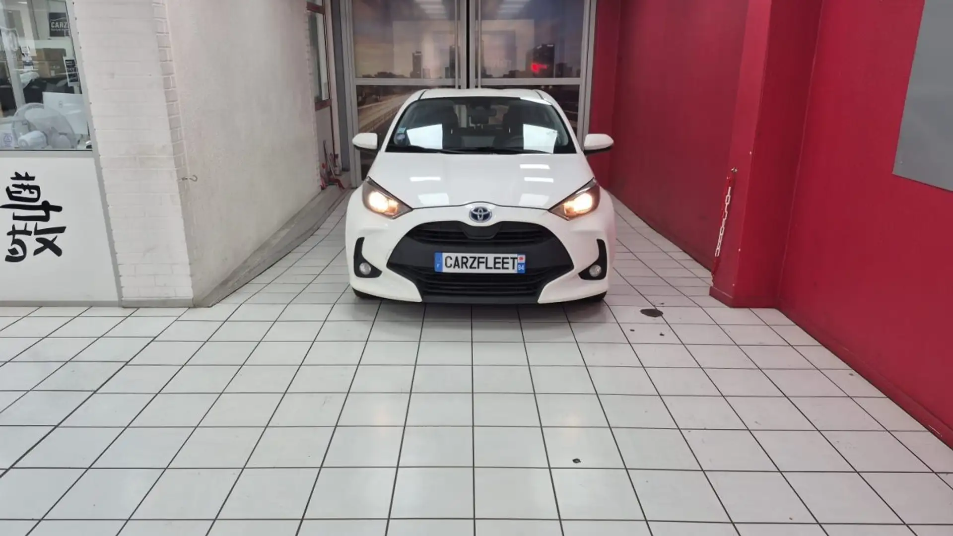 Toyota Yaris 116cv FRANCE BUSINESS HYBRIDE/1 ERE MAIN/TVA RECUP Wit - 2
