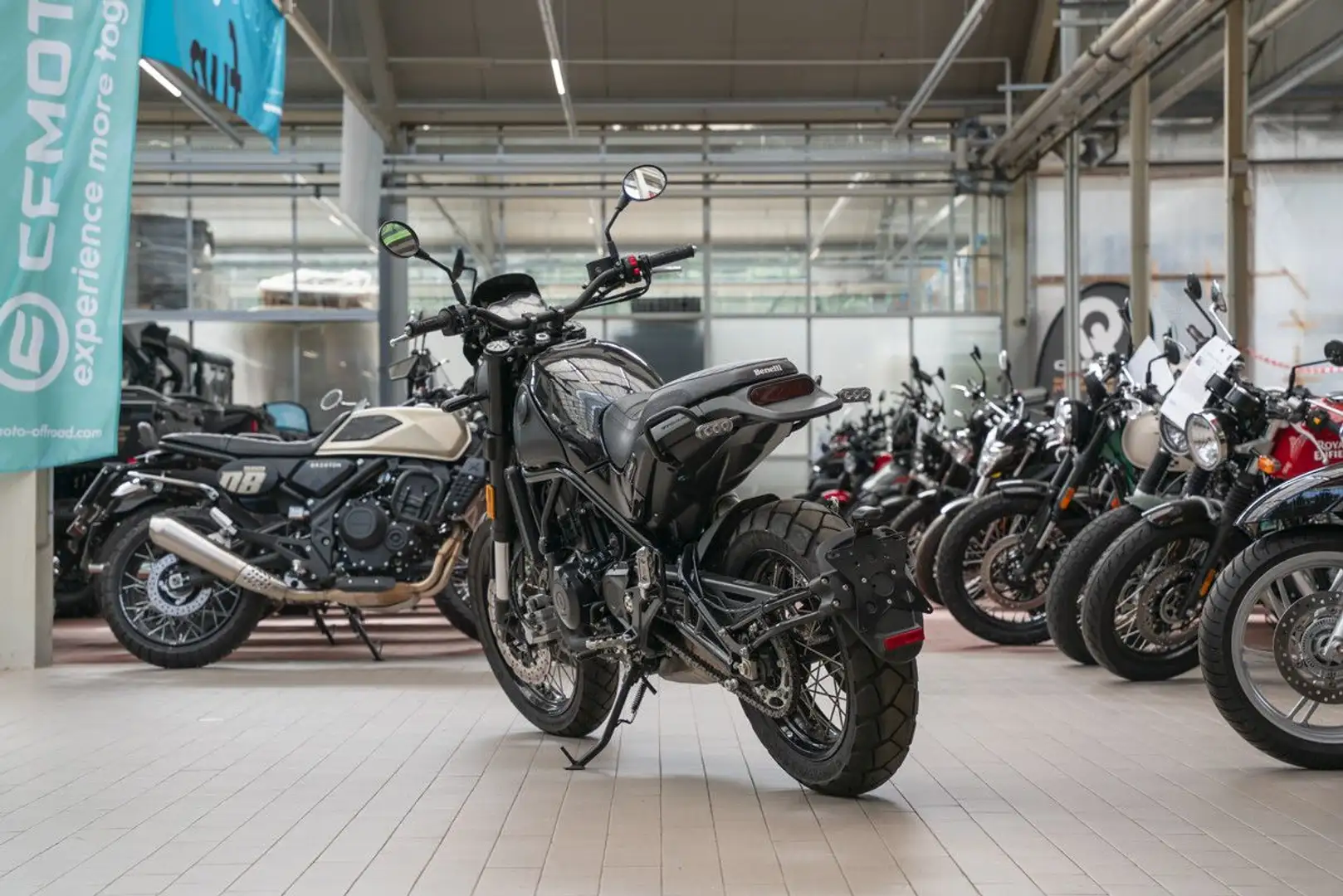 Benelli Leoncino 500 Trail, unfallfrei, Lieferservice Negru - 2