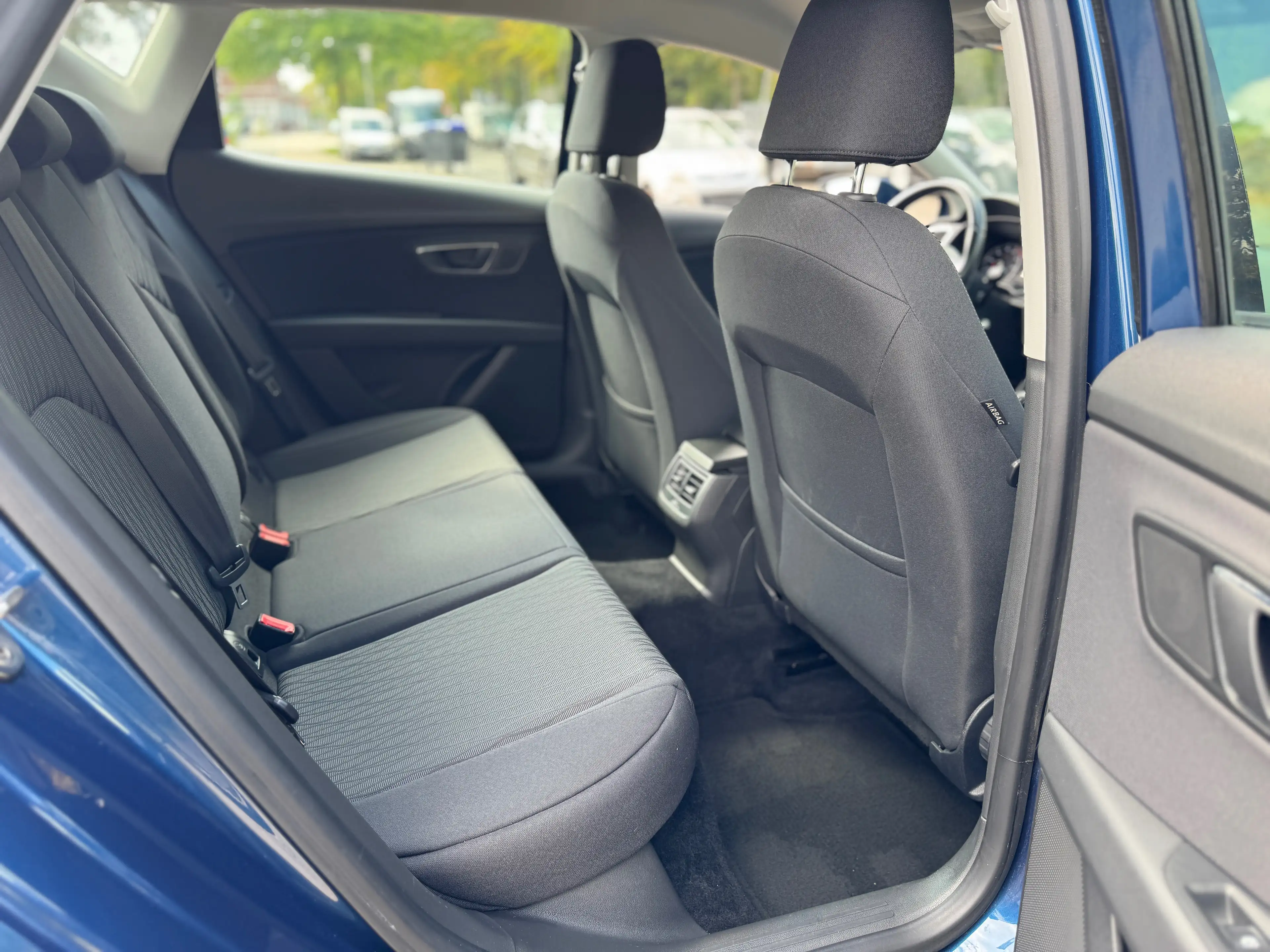 SEAT Leon Leon 1.2 TSI DSG Style ACC, PDC, Apple CarPlay — photo 11