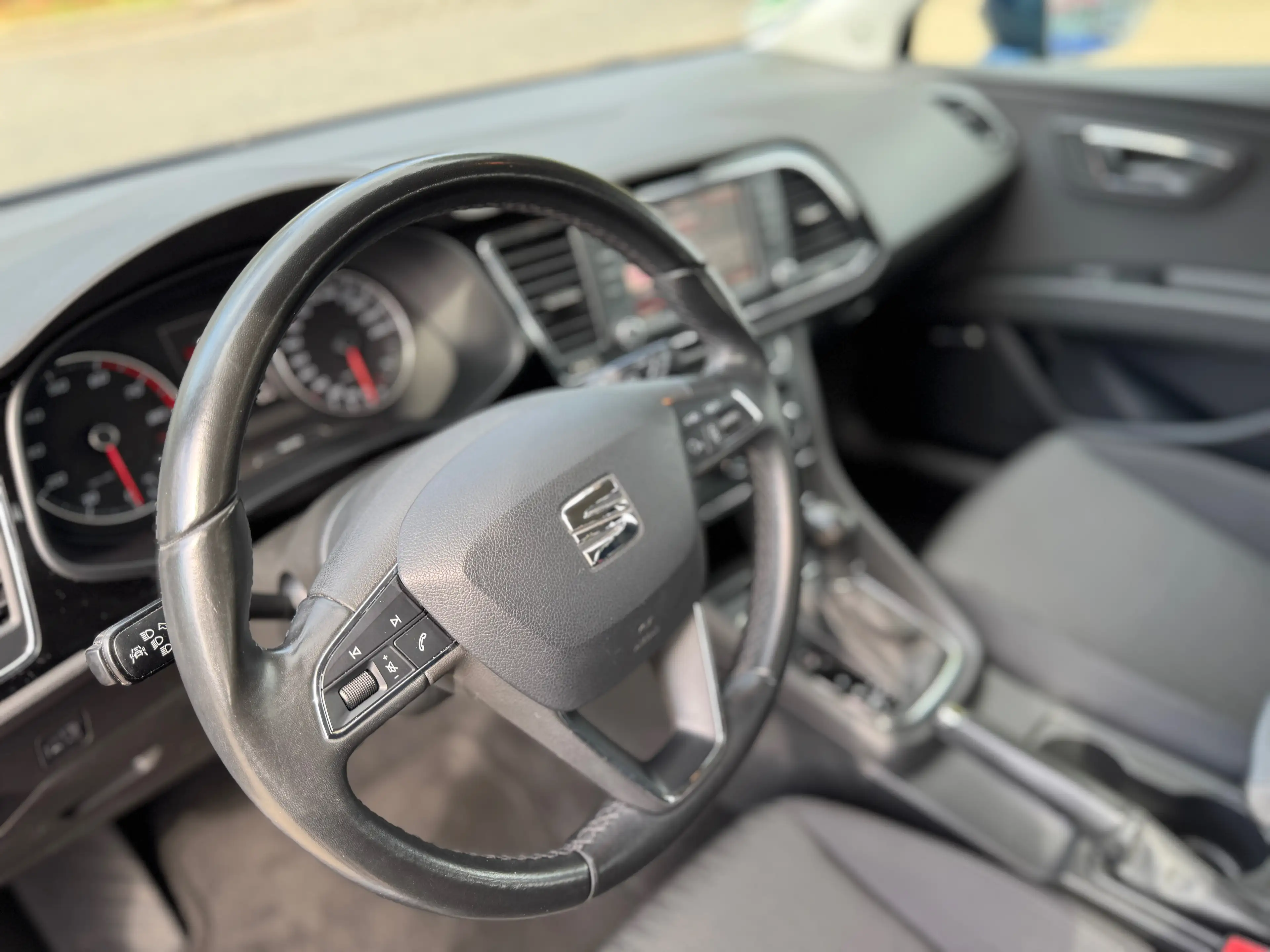 SEAT Leon Leon 1.2 TSI DSG Style ACC, PDC, Apple CarPlay — photo 7