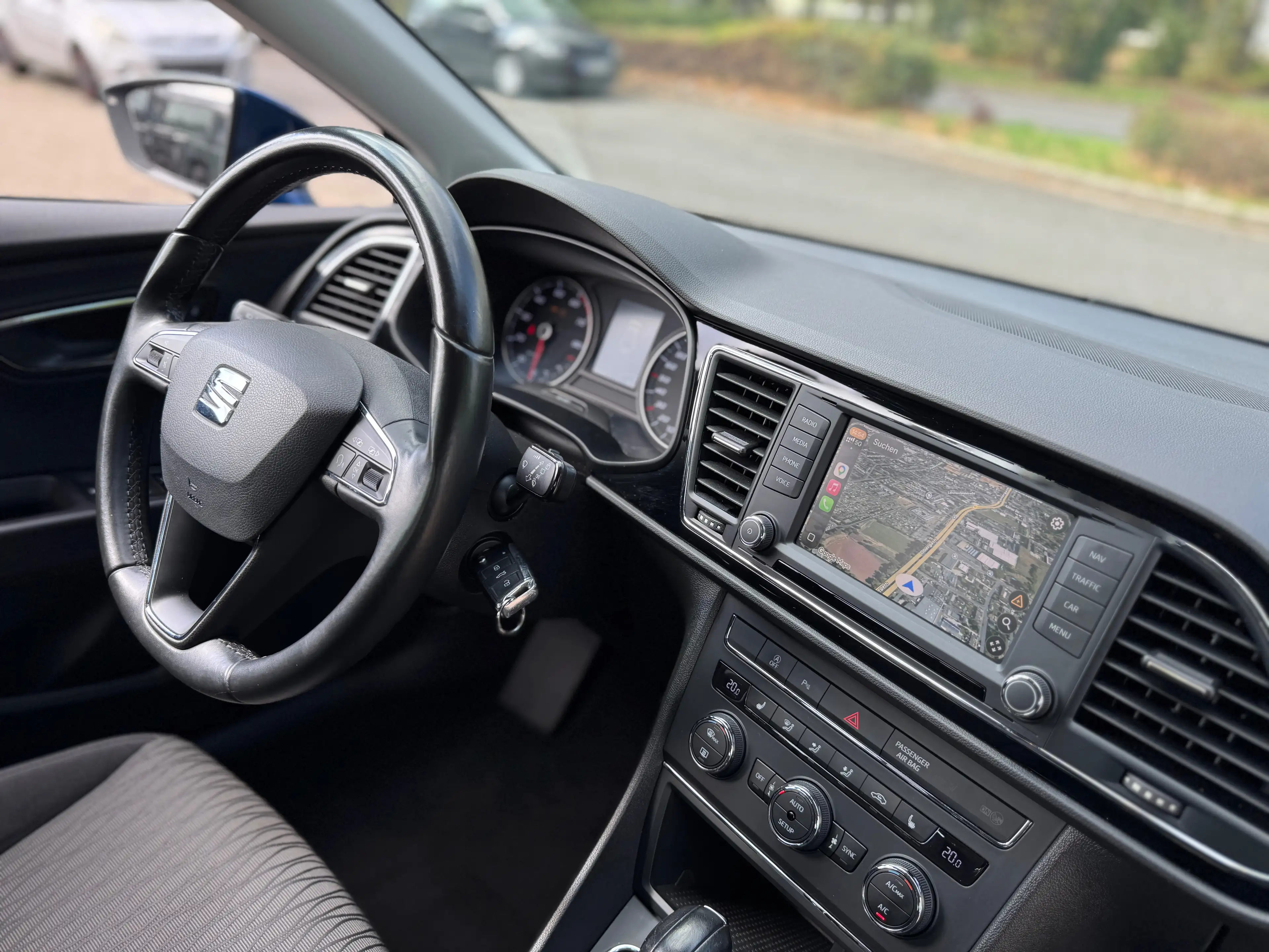 SEAT Leon Leon 1.2 TSI DSG Style ACC, PDC, Apple CarPlay — photo 12