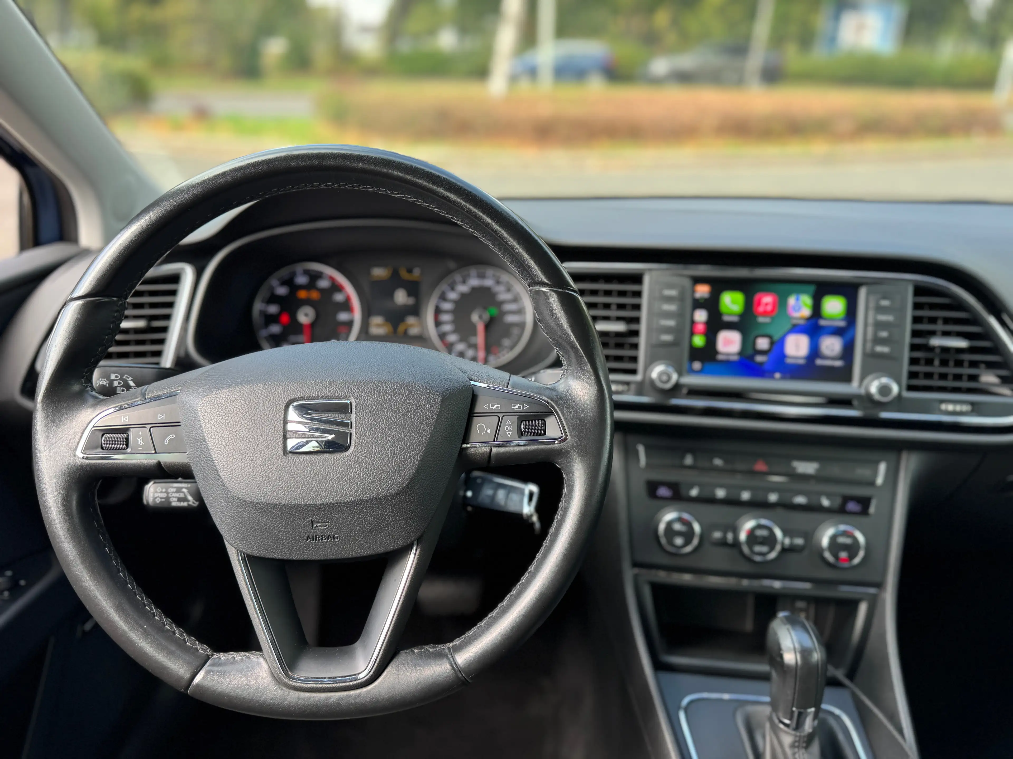 SEAT Leon Leon 1.2 TSI DSG Style ACC, PDC, Apple CarPlay — photo 10